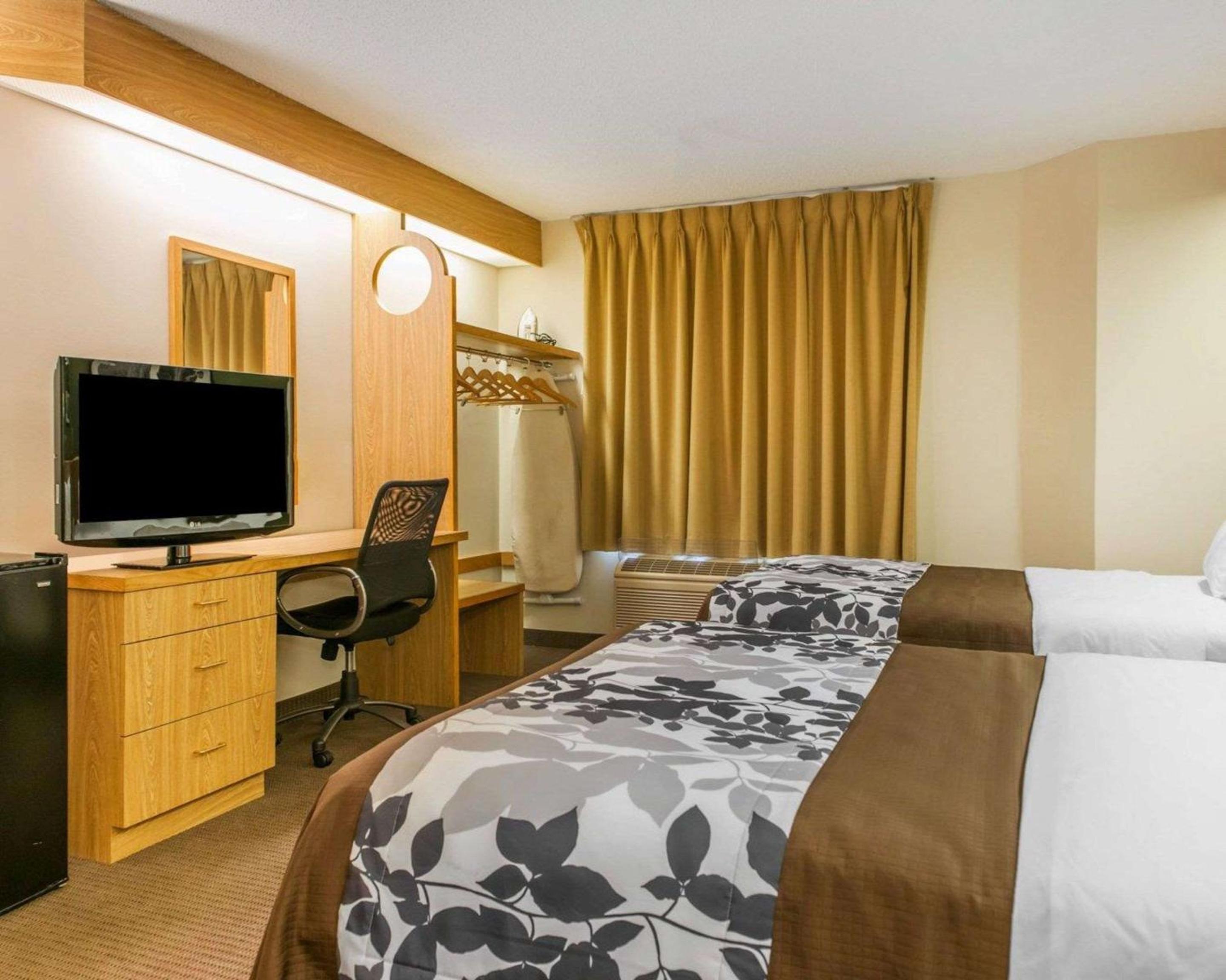 Double Room with Two Double Beds - Non-Smoking - Photo 1