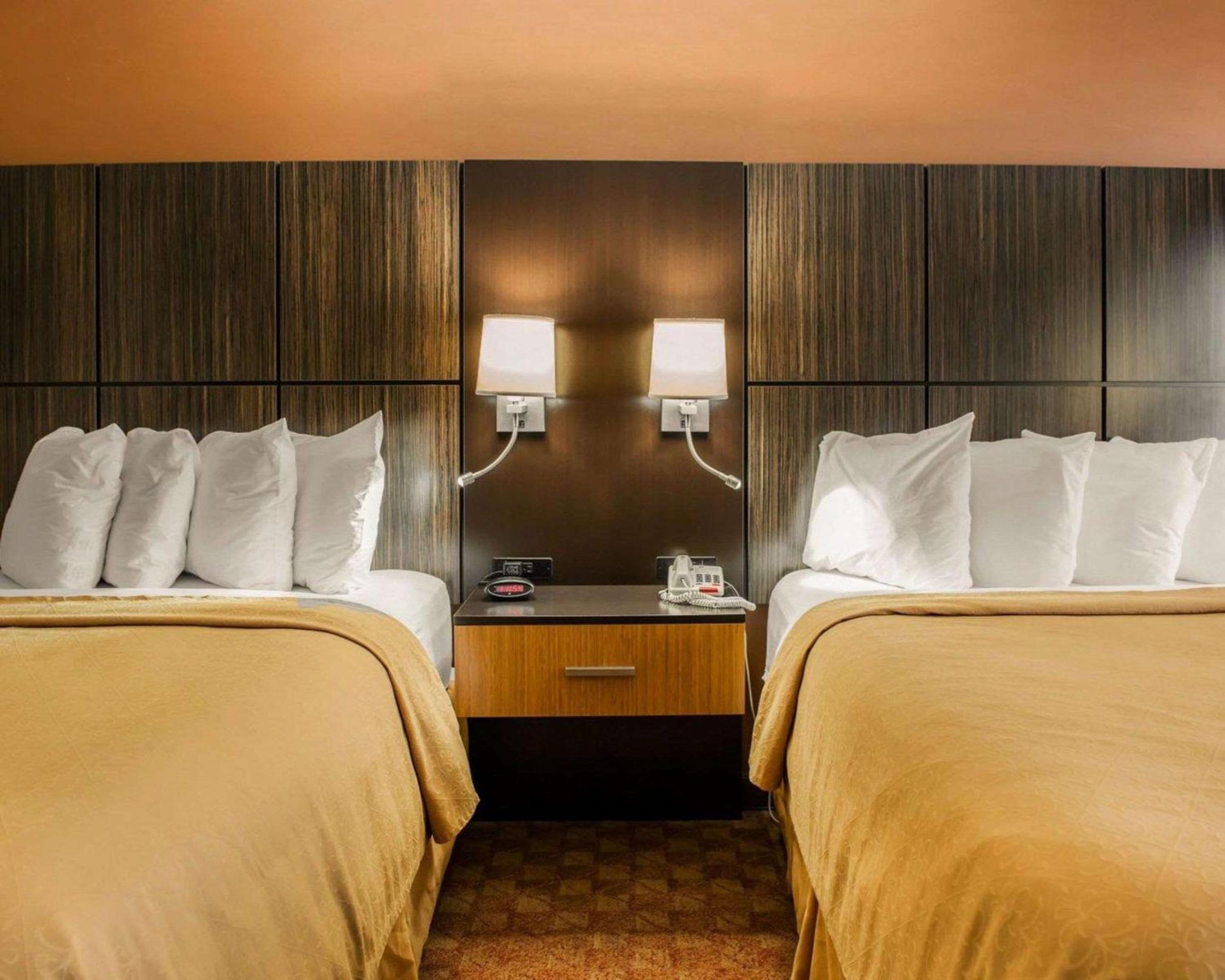 Queen Room with Two Queen Beds - Non-Smoking - Photo 1