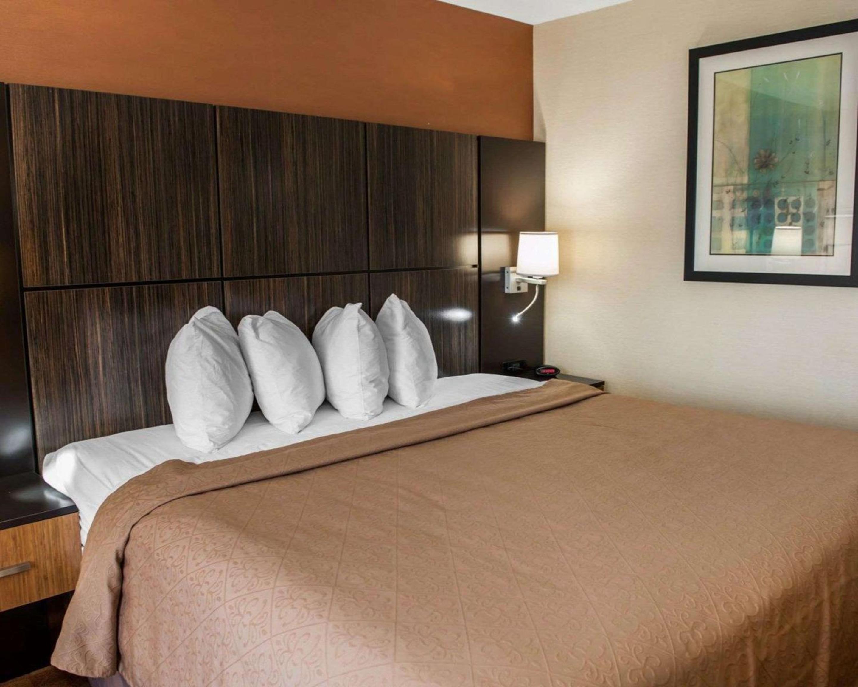 King Room - Non Smoking - Photo 4