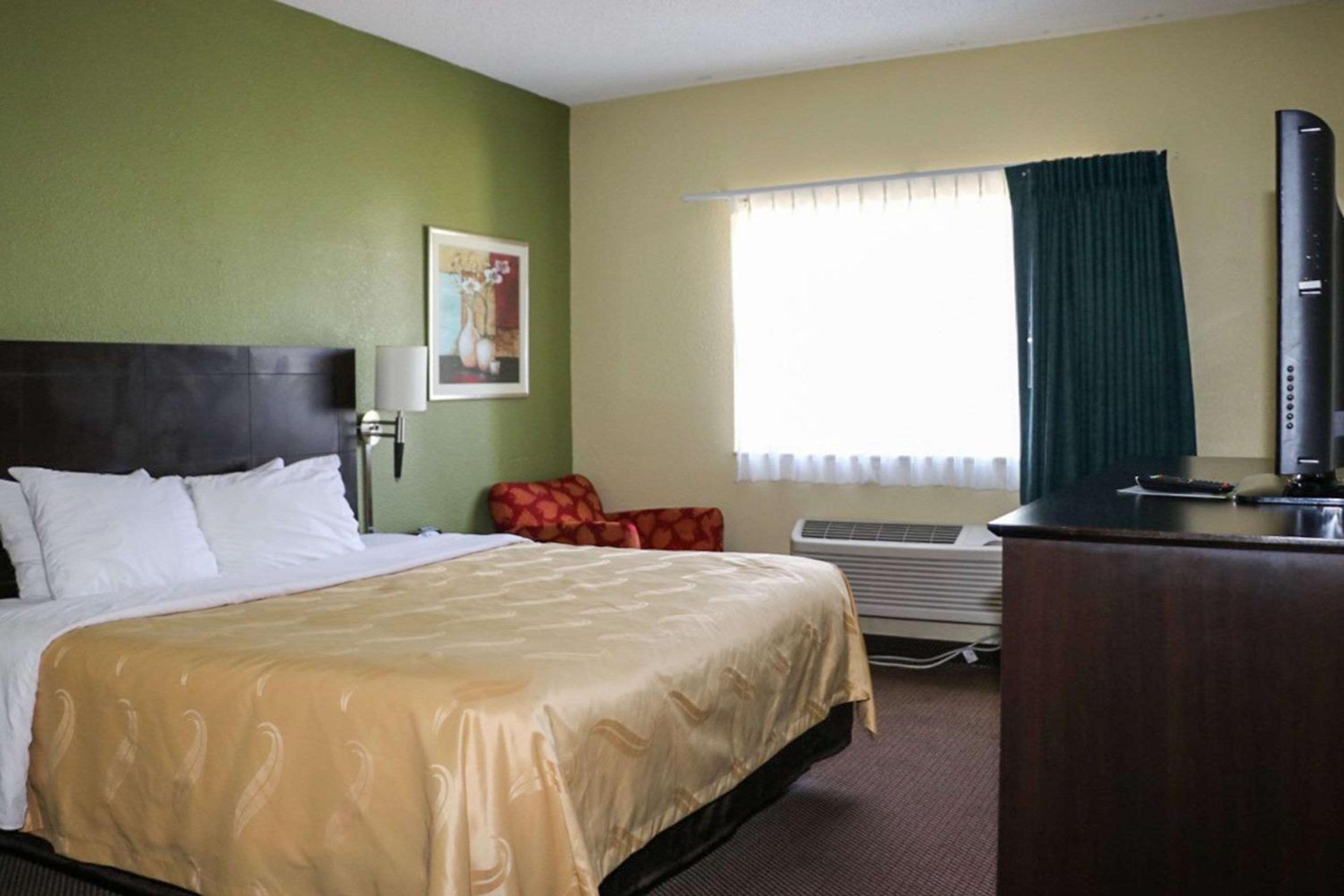 King Room - Non-Smoking - Photo 2
