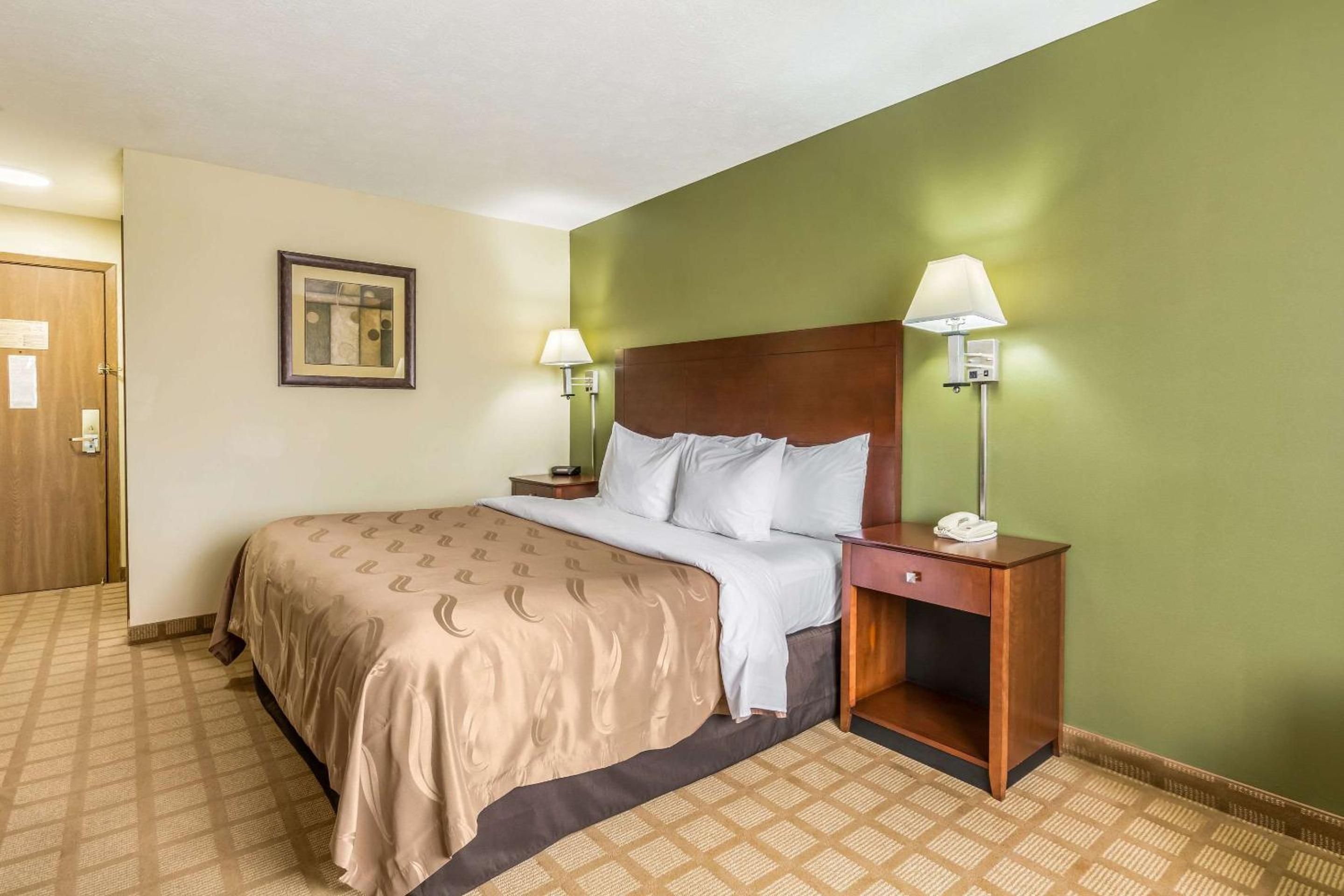 King Room - Non-Smoking - Photo 1