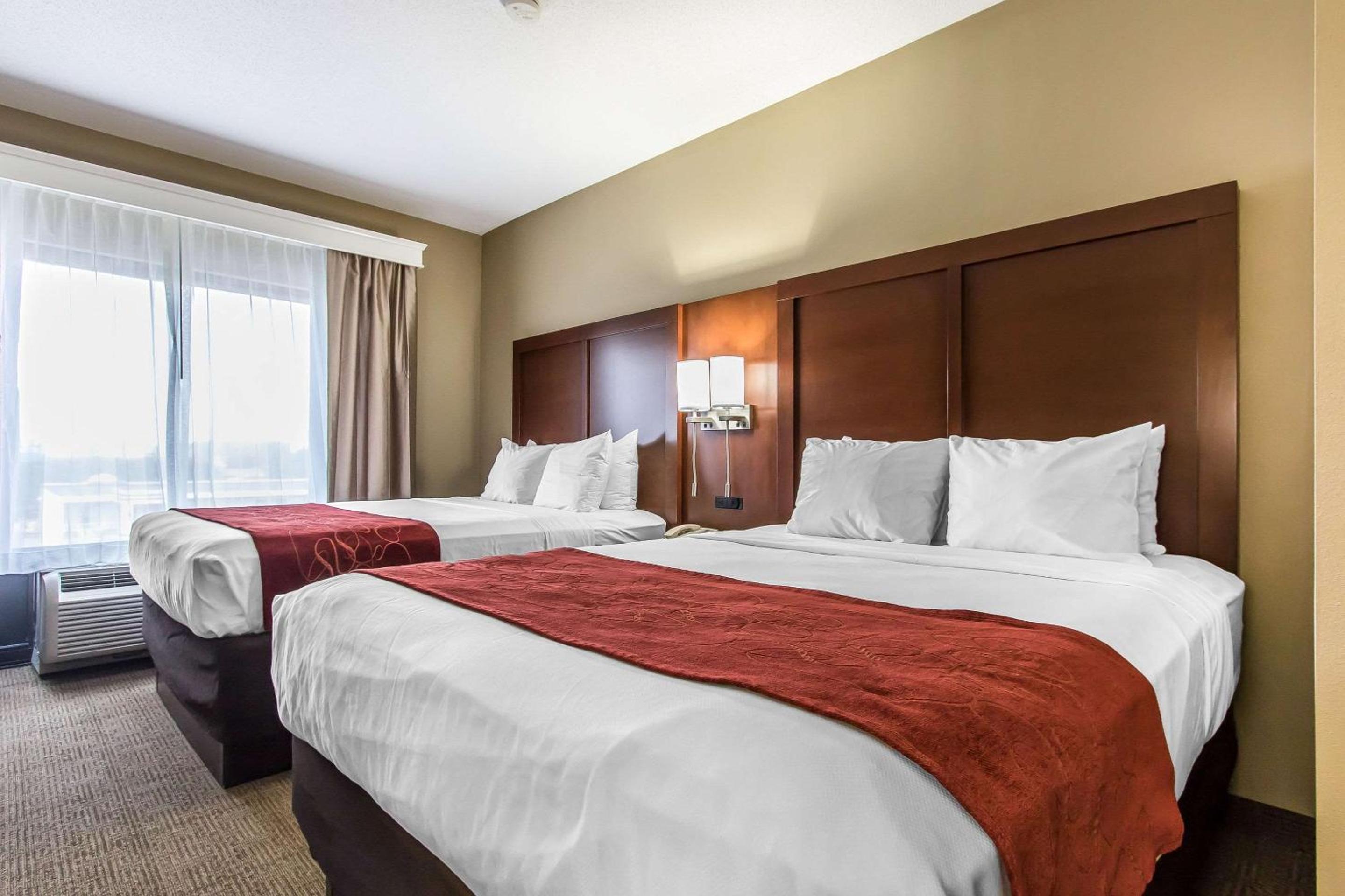 Queen Suite with Two Queen Beds - Non-Smoking - Photo 2