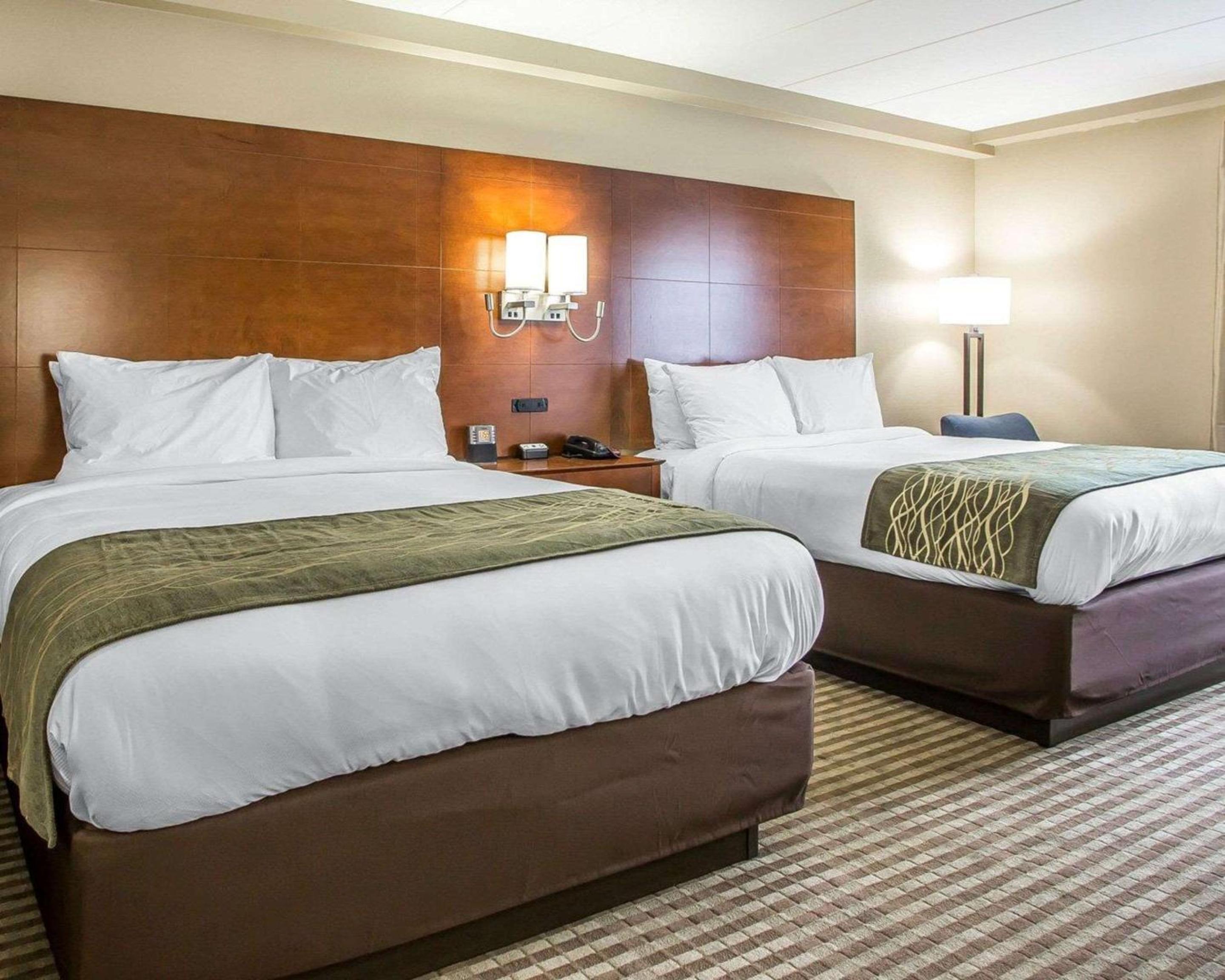 Queen Room with Two Queen Beds - Non-Smoking - Photo 1