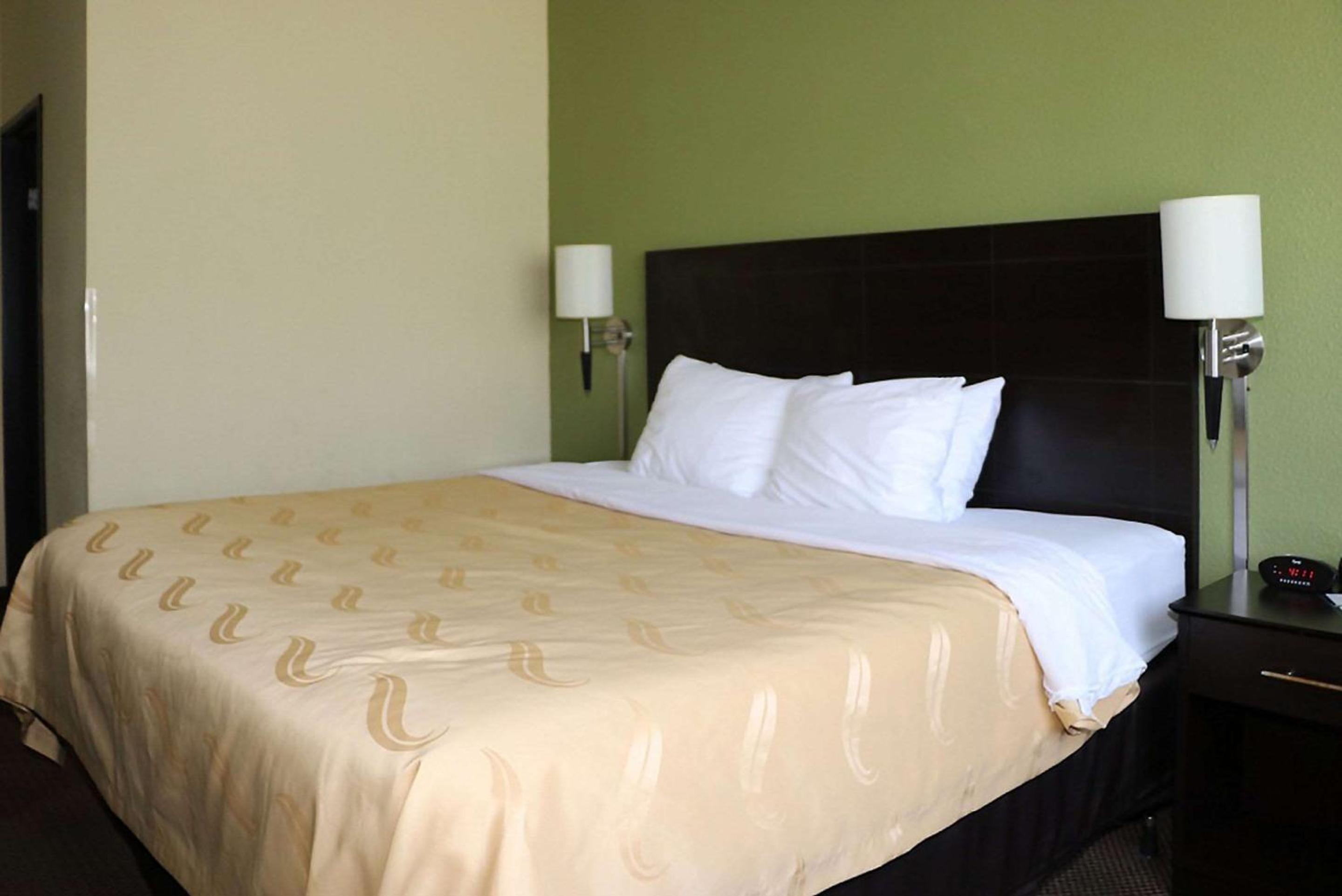 King Room - Non-Smoking - Photo 3