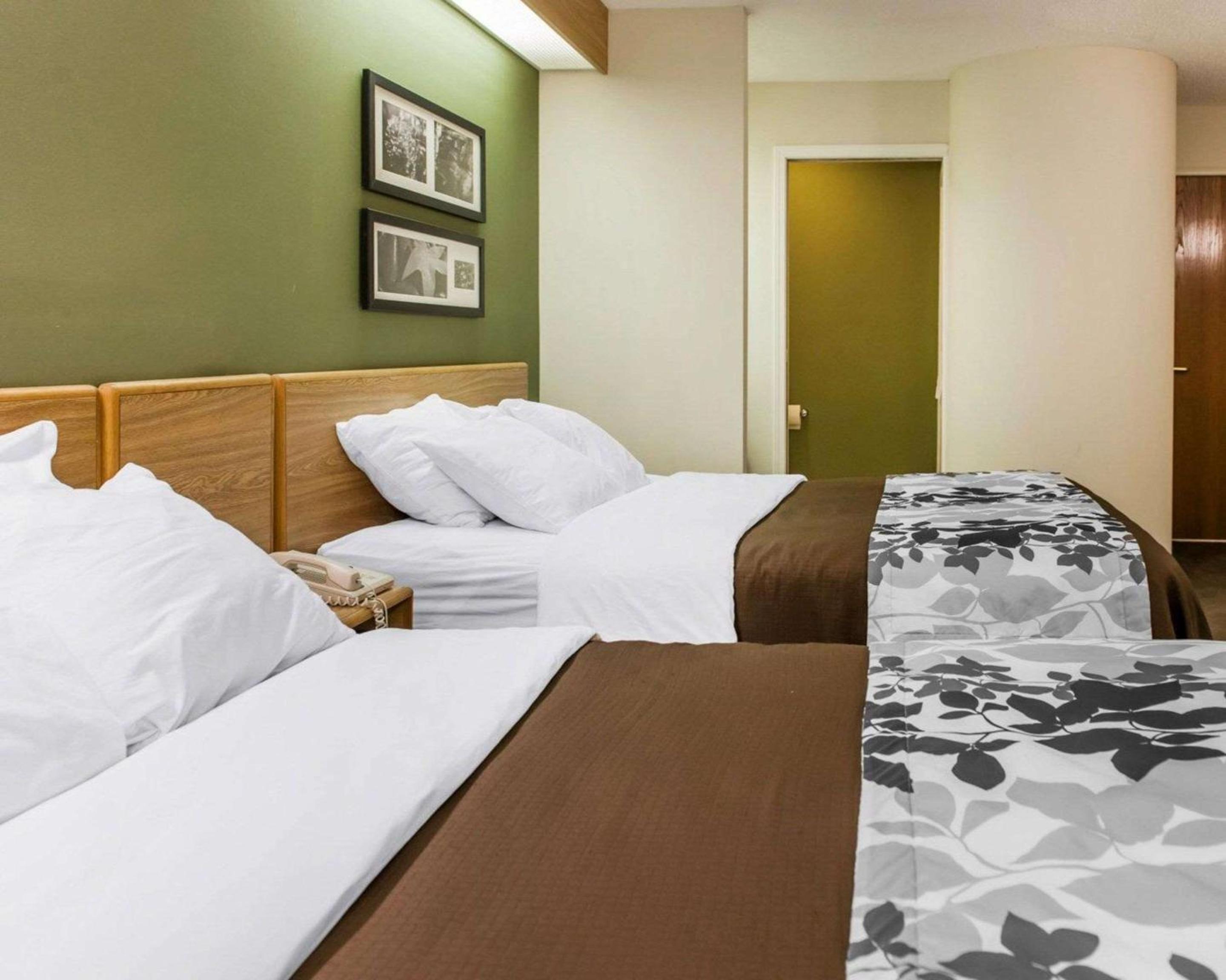 Double Room with Two Double Beds - Non-Smoking - Photo 2