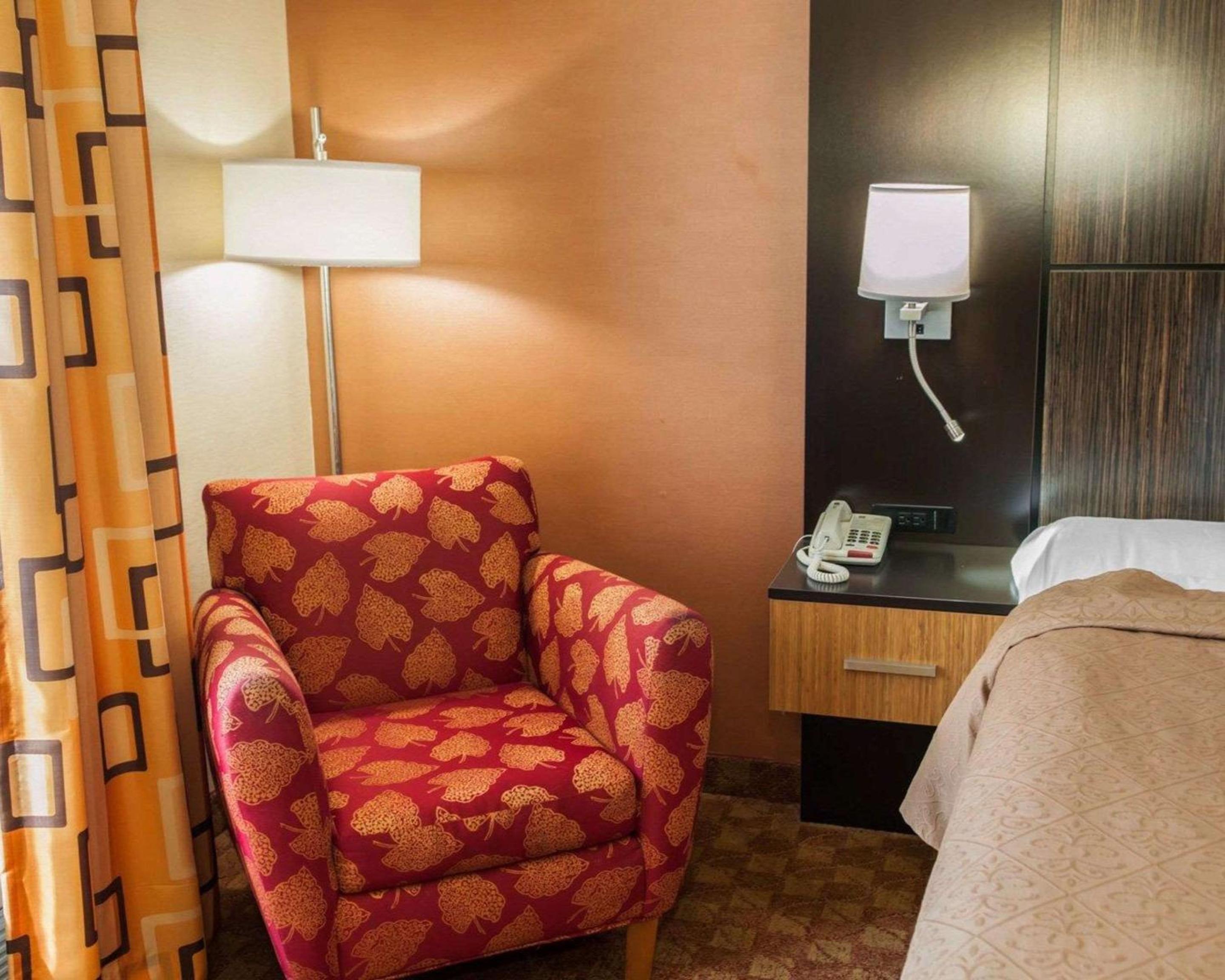 King Room - Non Smoking - Photo 5