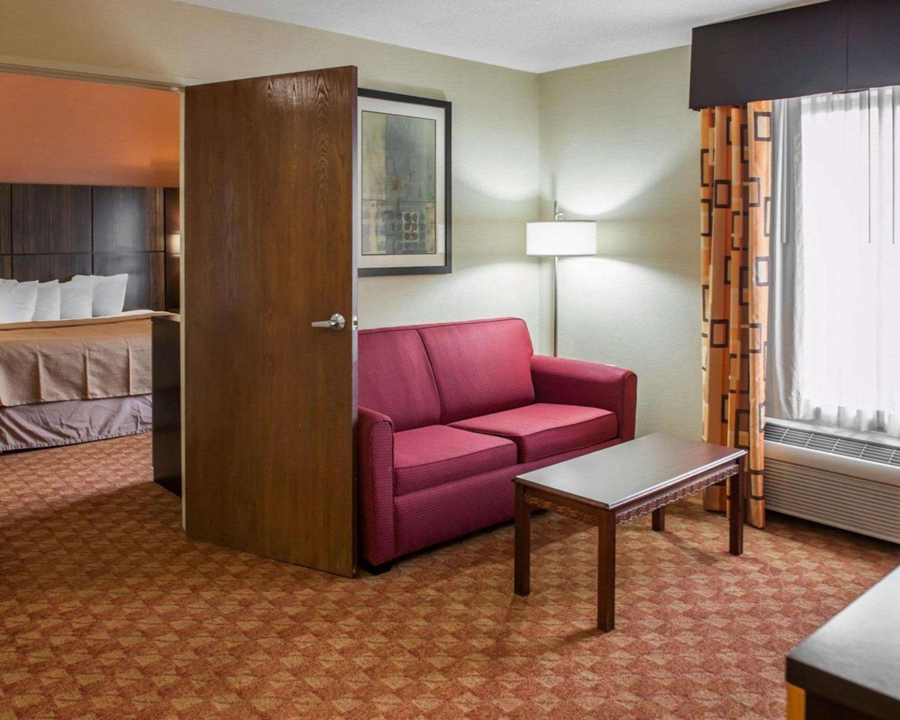 King Suite - Accessible/Non-Smoking - Photo 7