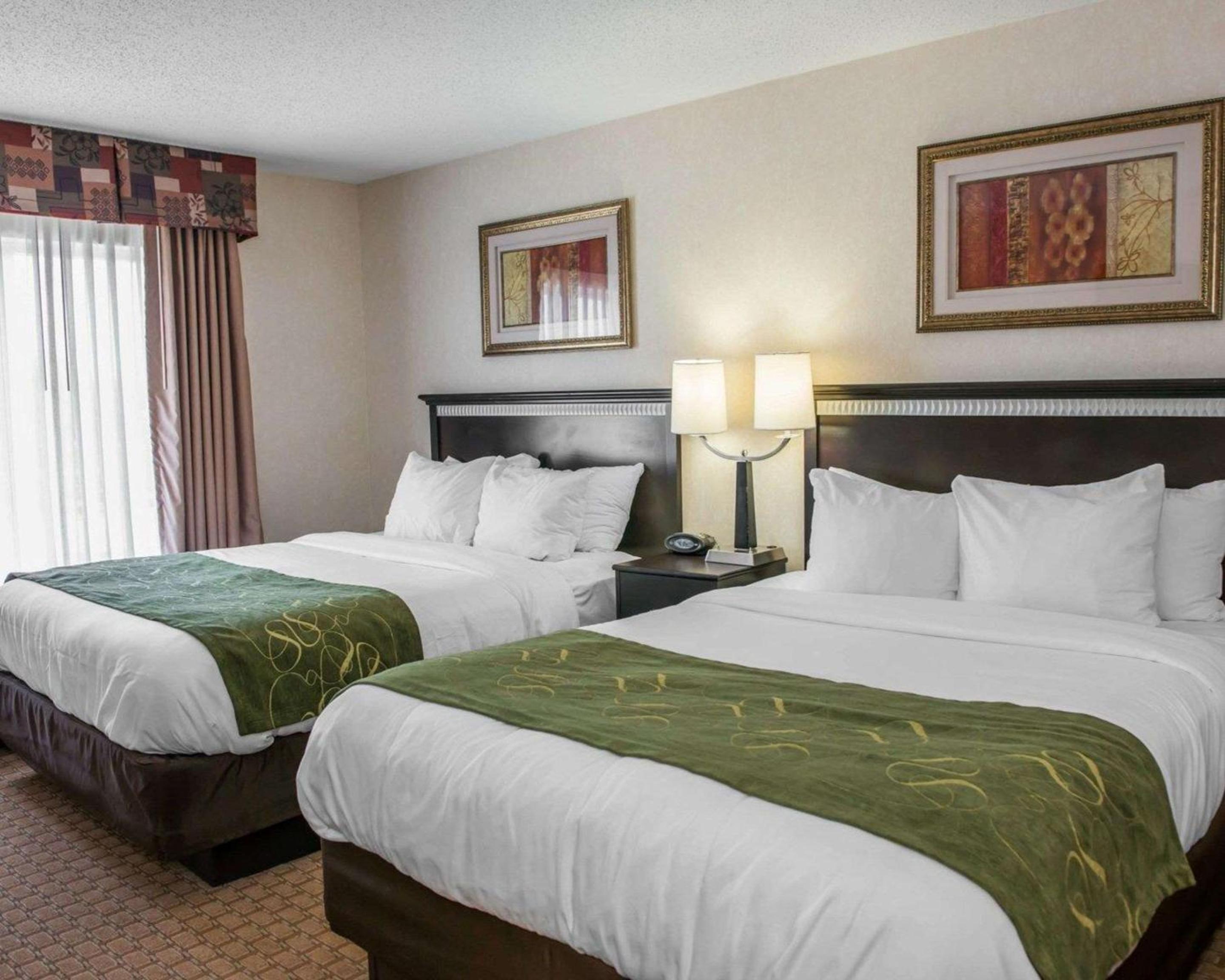 Queen Suite with Two Queen Beds - Non-Smoking - Photo 2