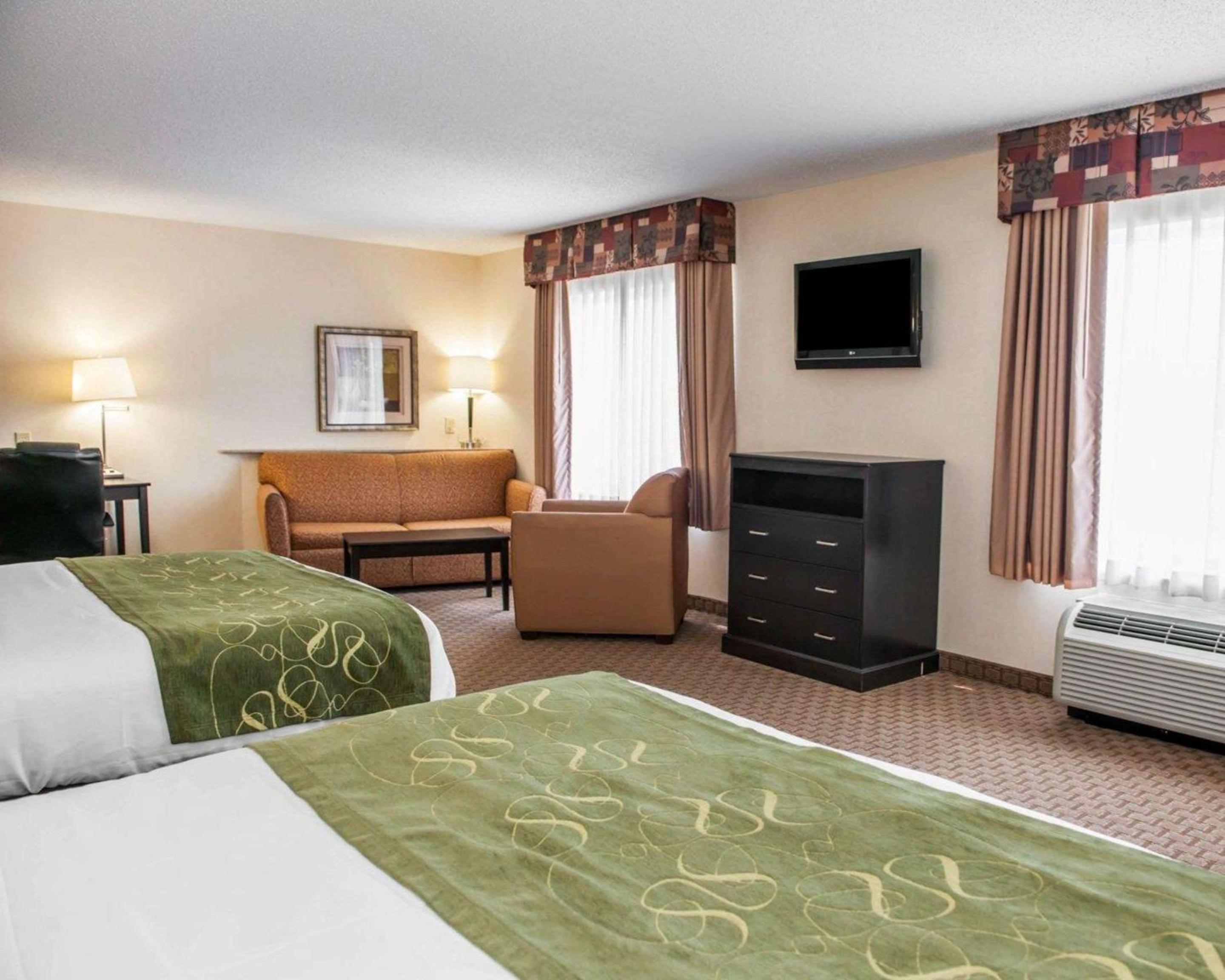Queen Suite with Two Queen Beds - Non-Smoking - Photo 10