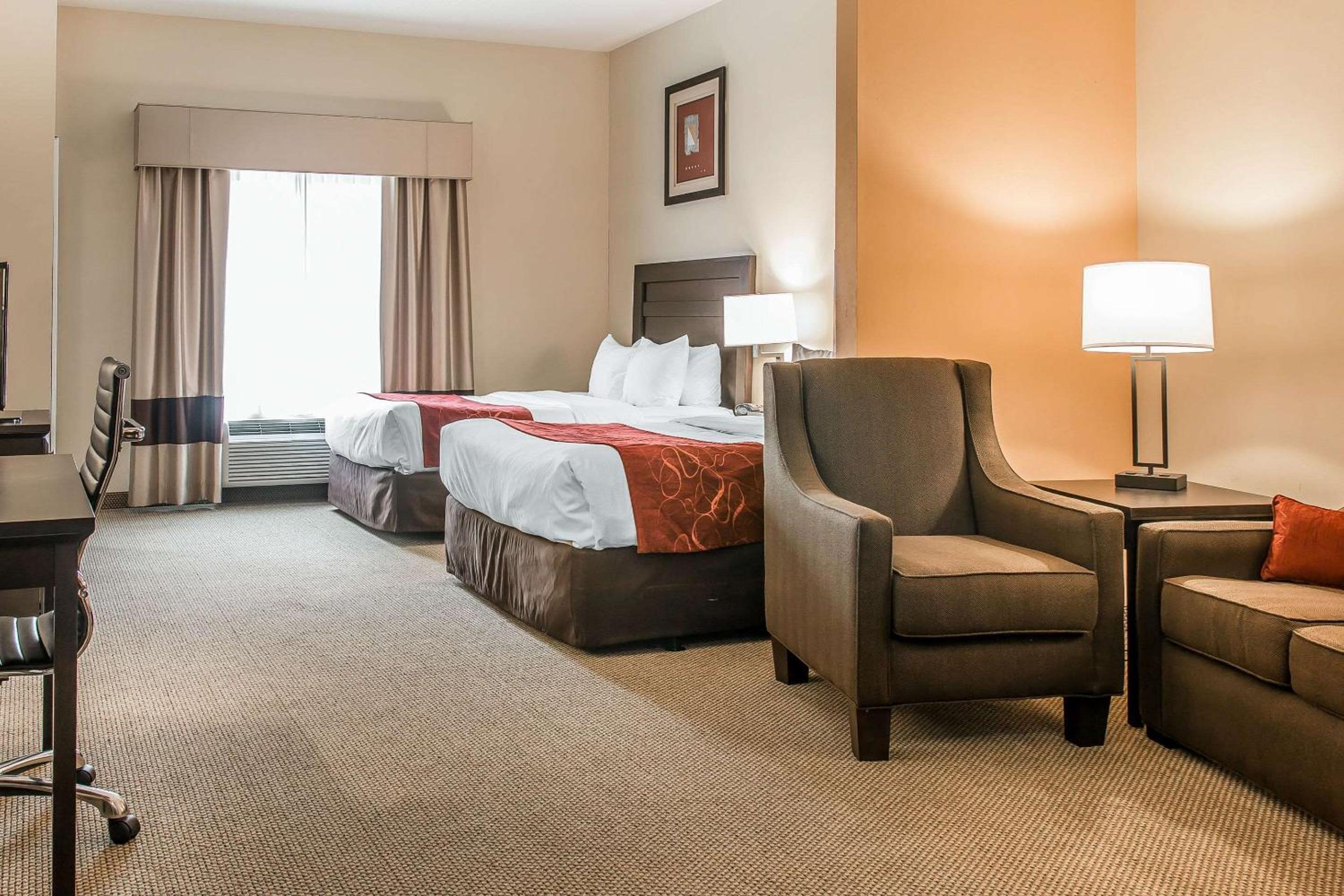 Queen Suite with Two Queen Beds - Non-Smoking - Photo 2