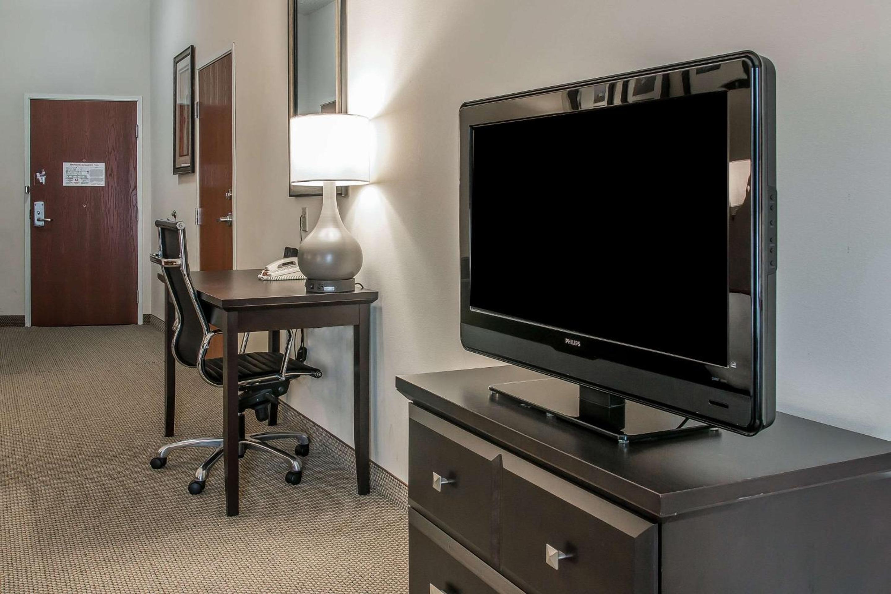 King Suite - Disability Access/Non-Smoking - Photo 9