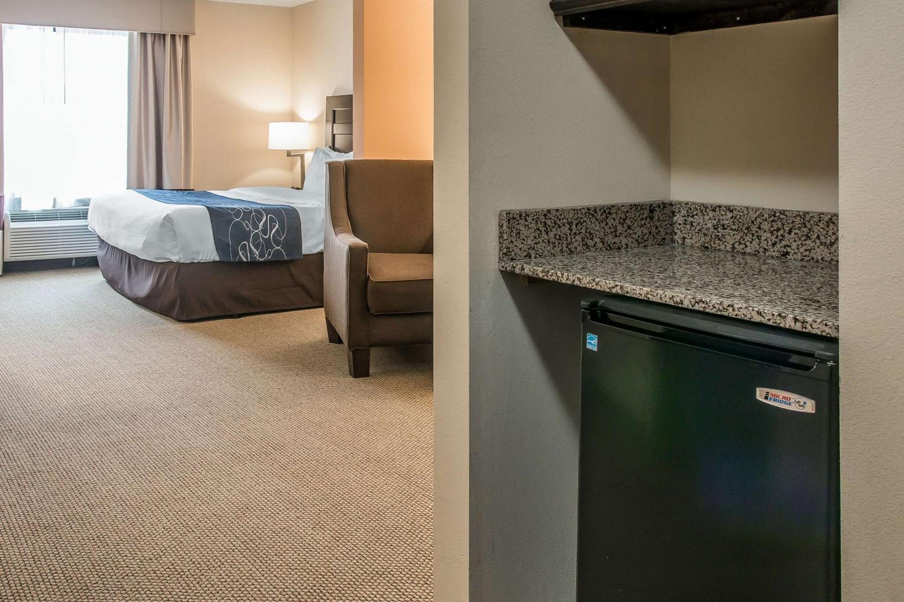 King Suite - Disability Access/Non-Smoking - Photo 2
