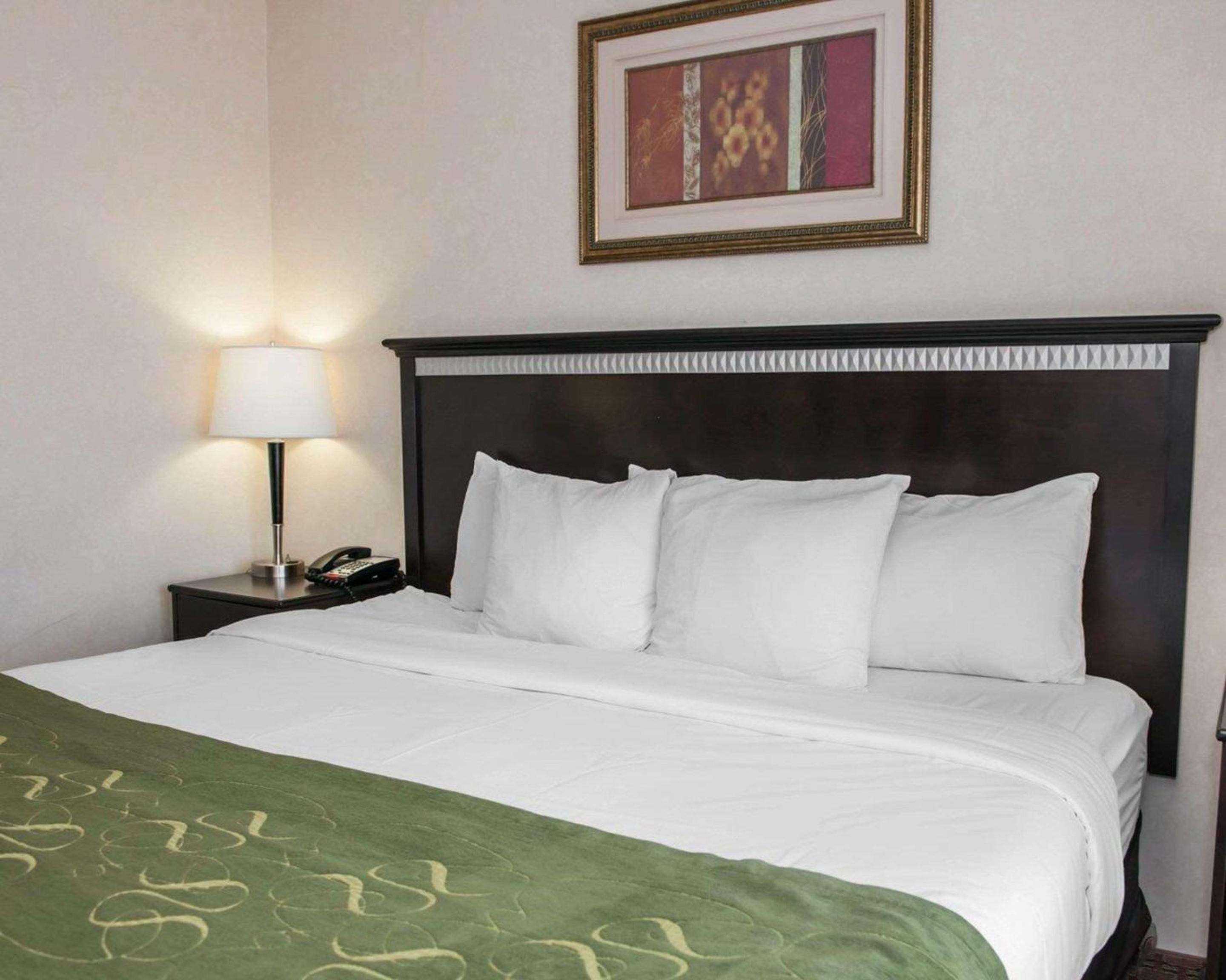 King Suite - Non-Smoking - Photo 3