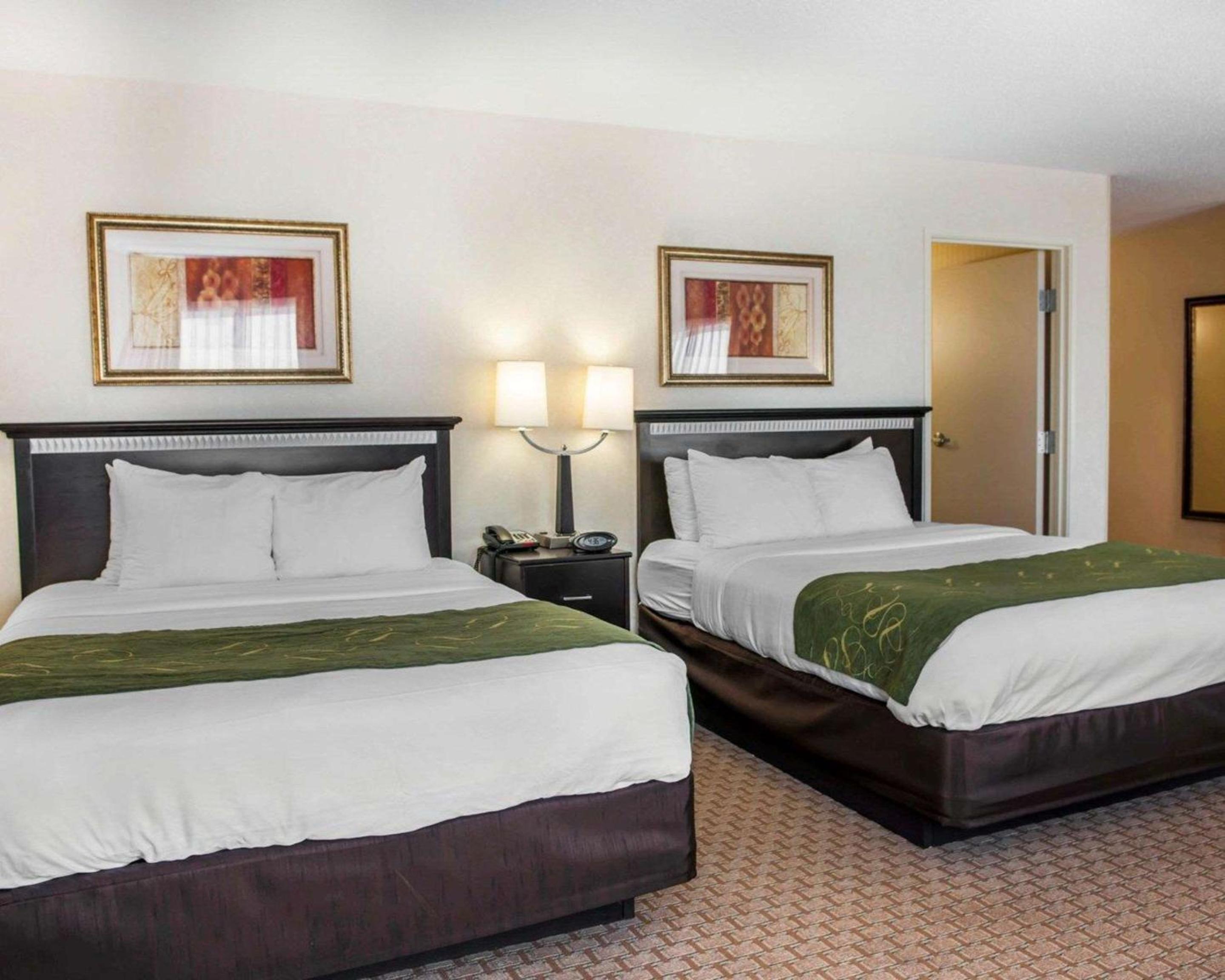 Queen Suite with Two Queen Beds - Non-Smoking - Photo 6