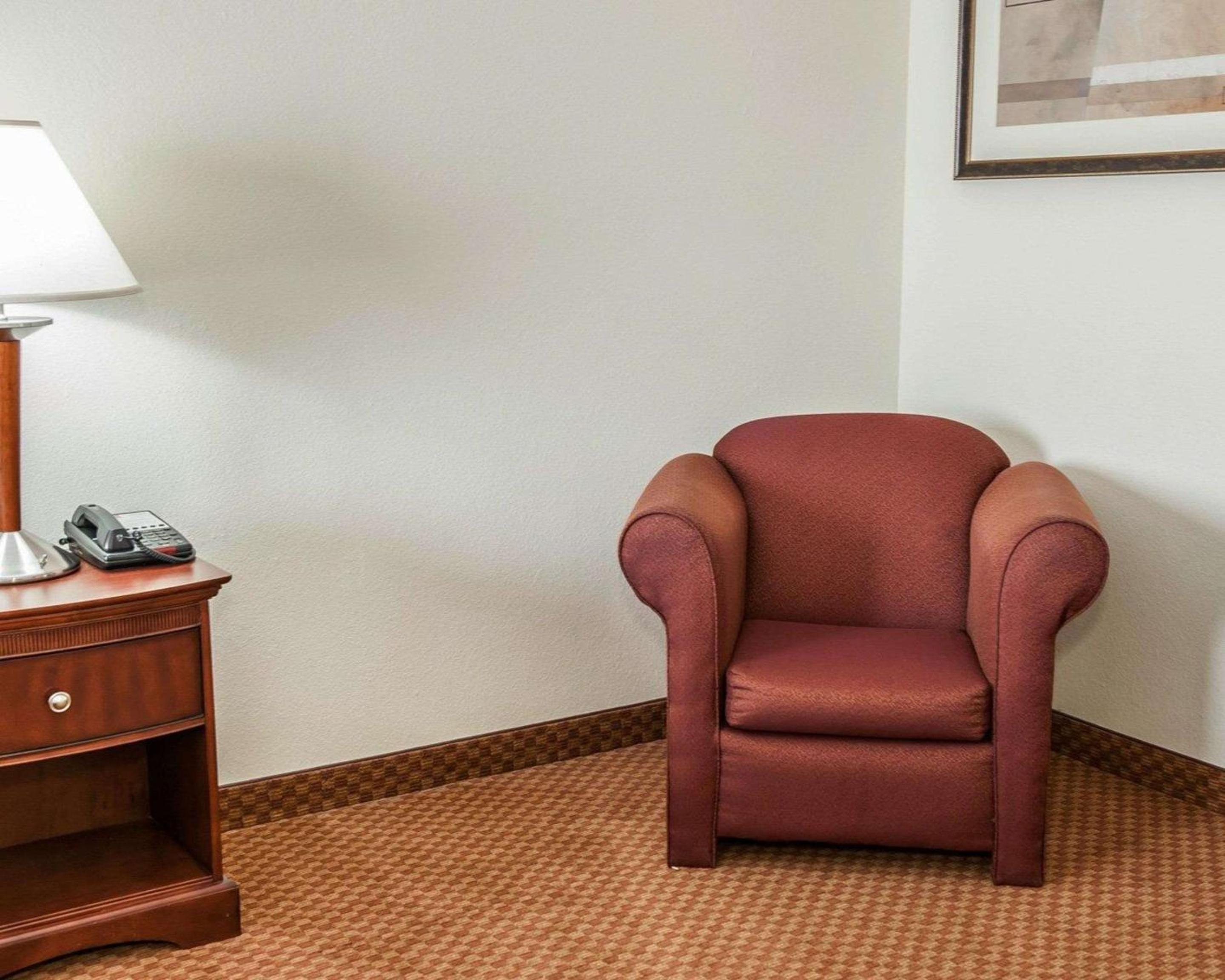 King Suite - Non-Smoking - Photo 1