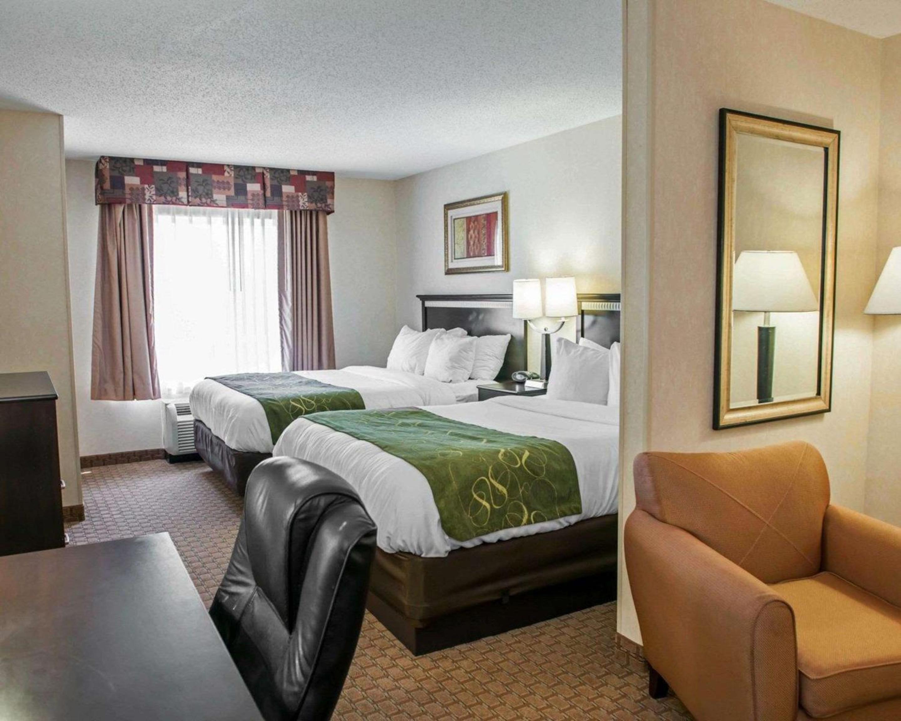 Queen Suite with Two Queen Beds - Non-Smoking - Photo 5