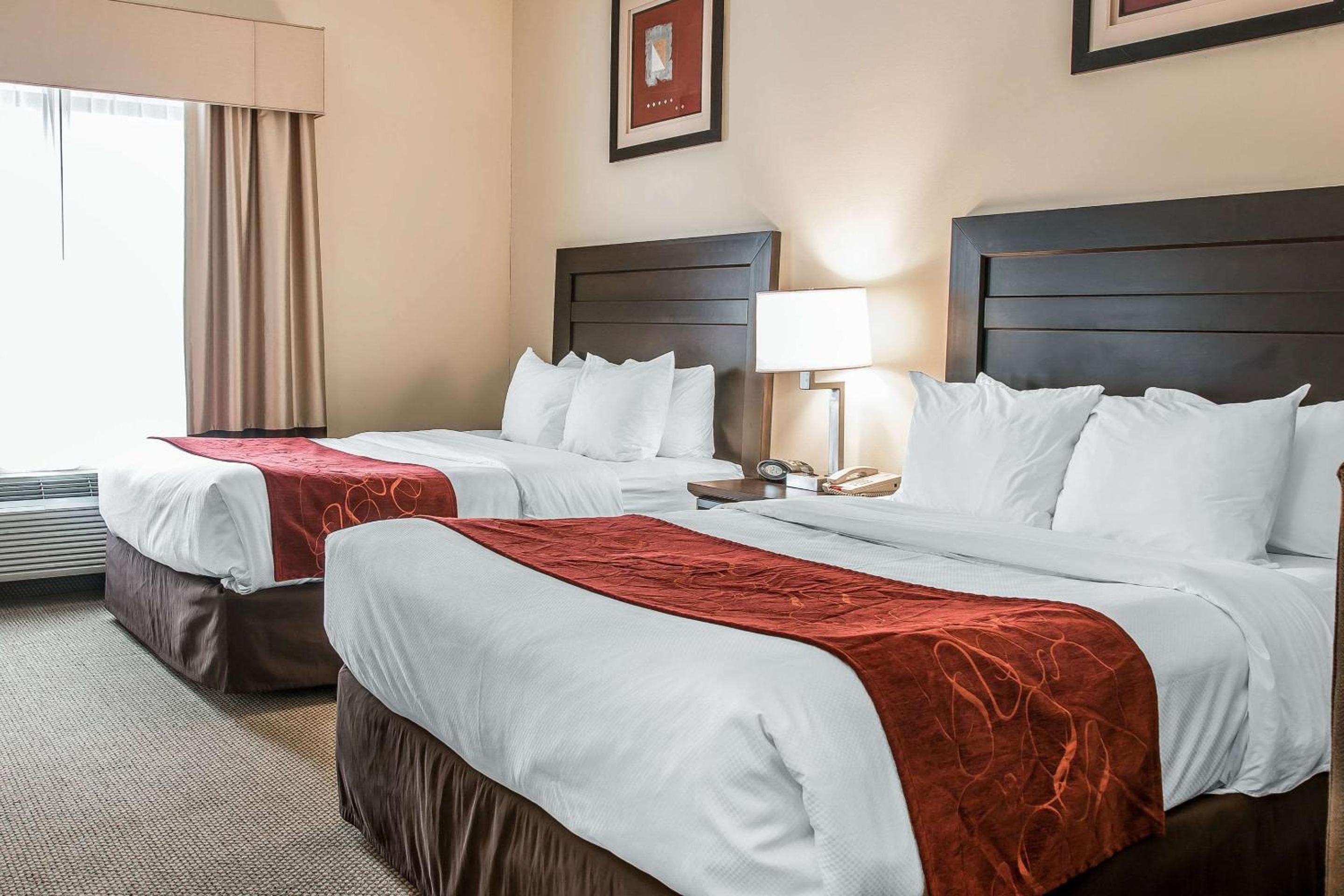 Queen Suite with Two Queen Beds - Non-Smoking - Photo 3