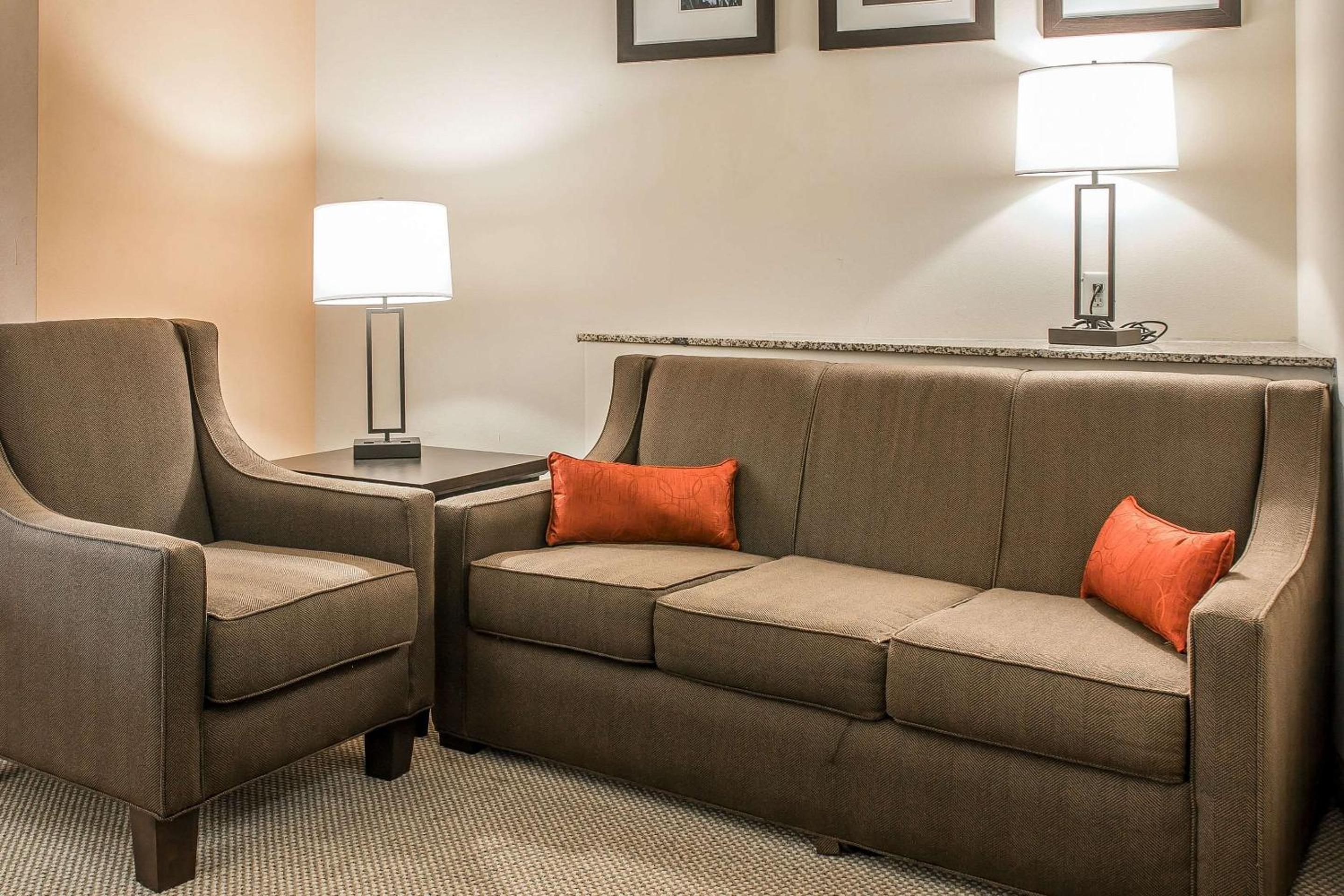 King Suite - Disability Access/Non-Smoking - Photo 4