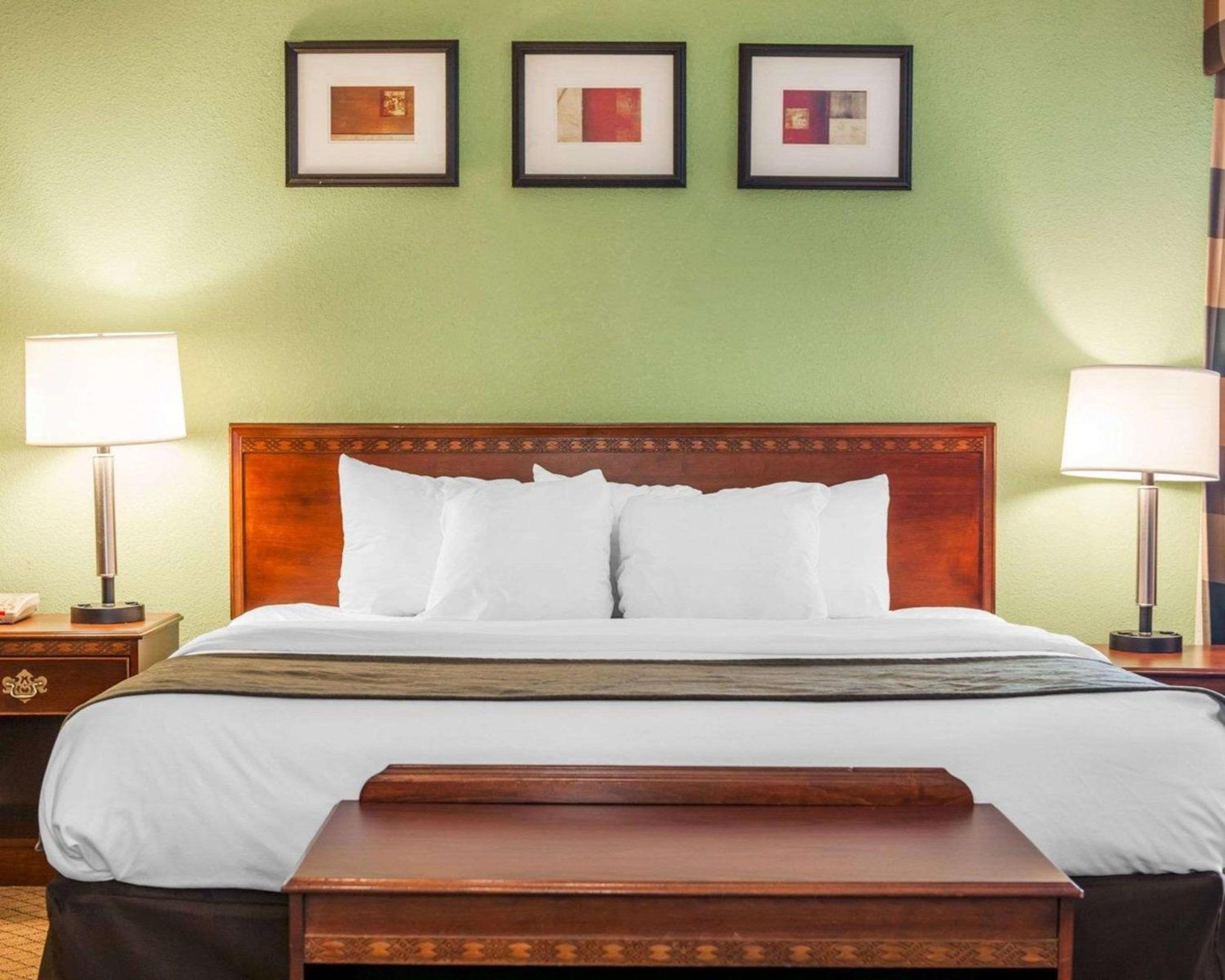 Queen Room with Two Queen Beds - Photo 1