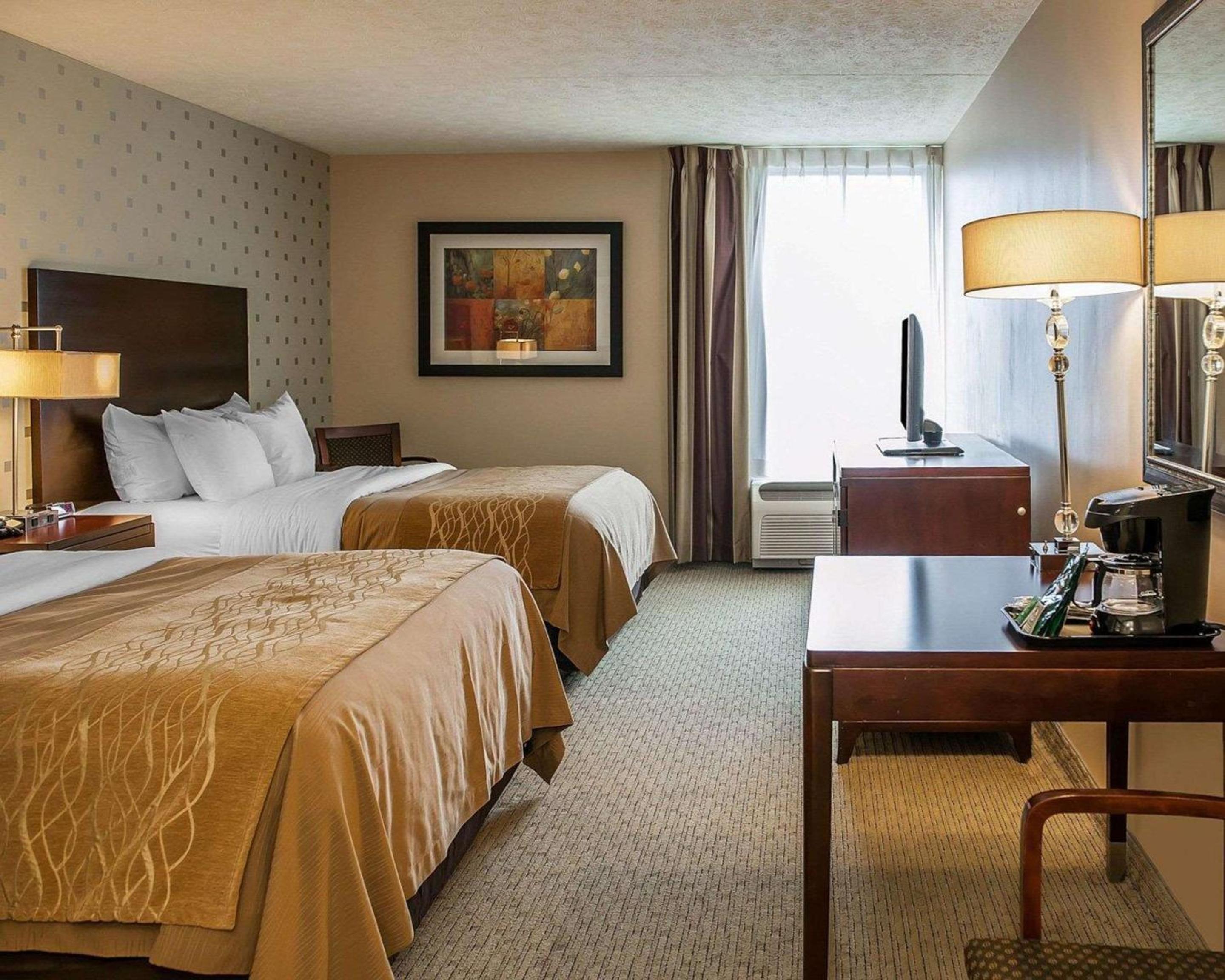 Queen Room with Two Queen Beds - Non-Smoking - Photo 1