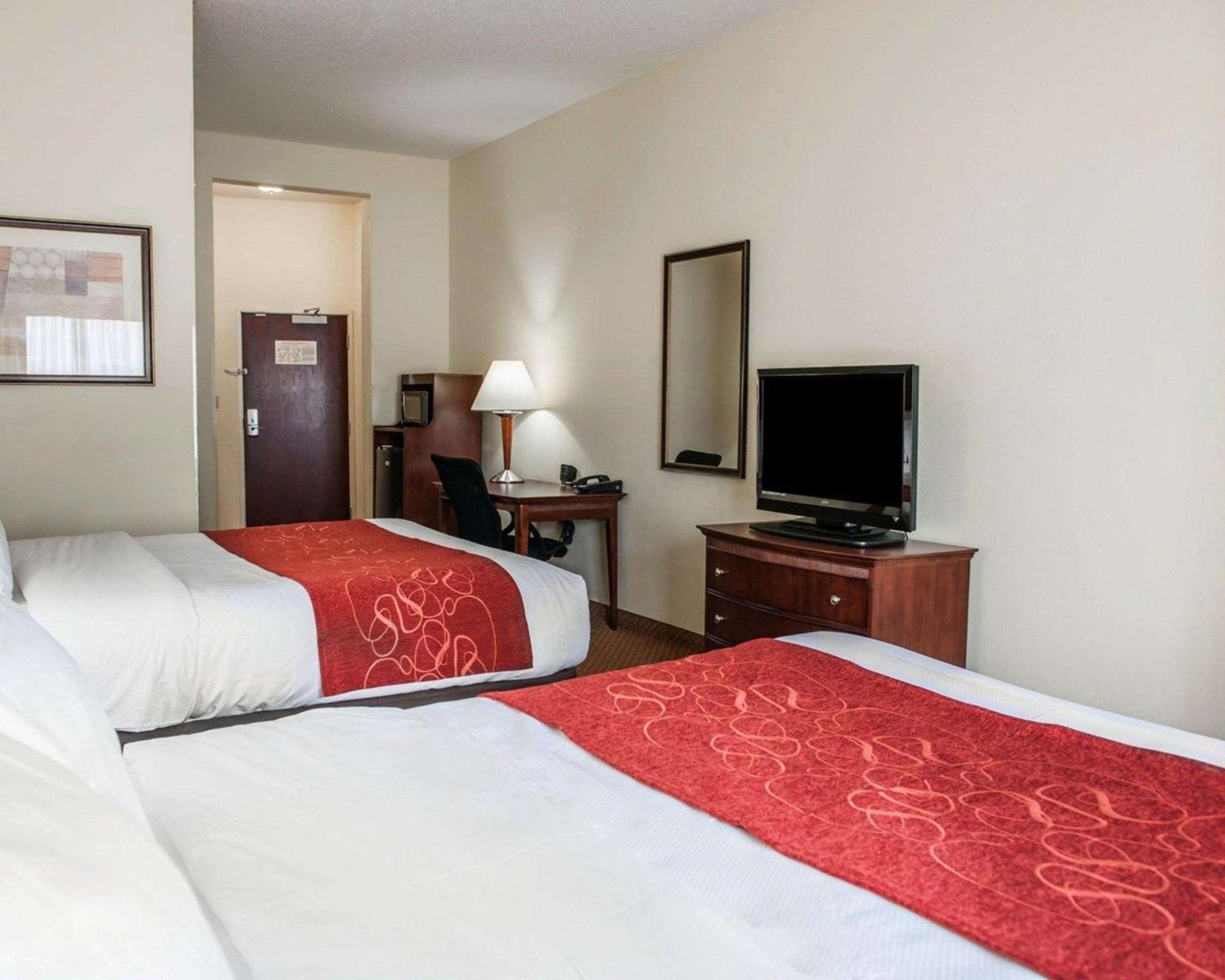 Queen Suite with Two Queen Beds - Non-Smoking - Photo 1
