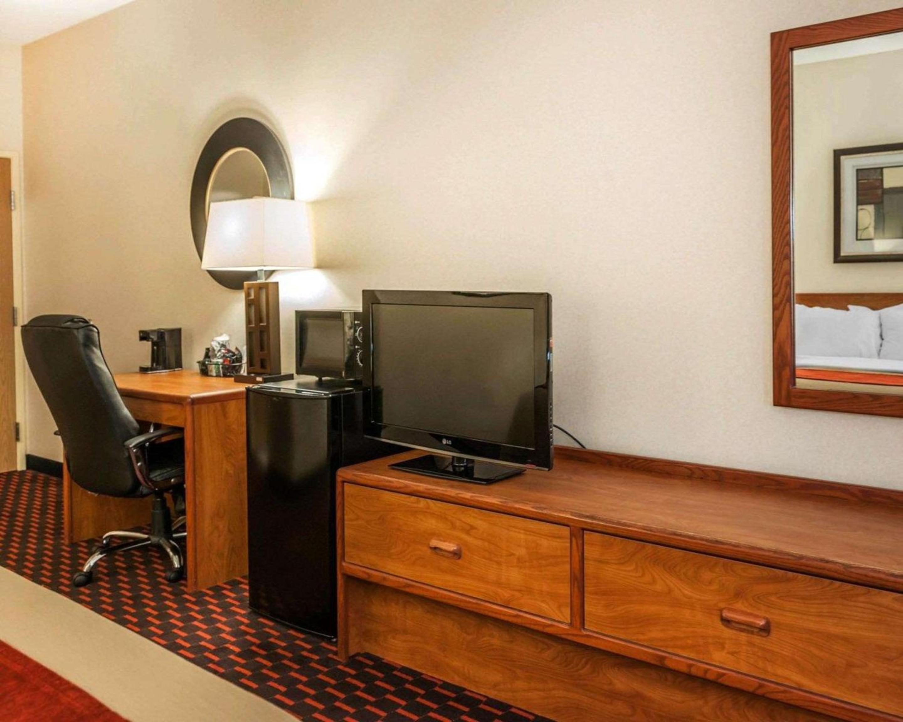 King Room - Non-Smoking - Photo 1