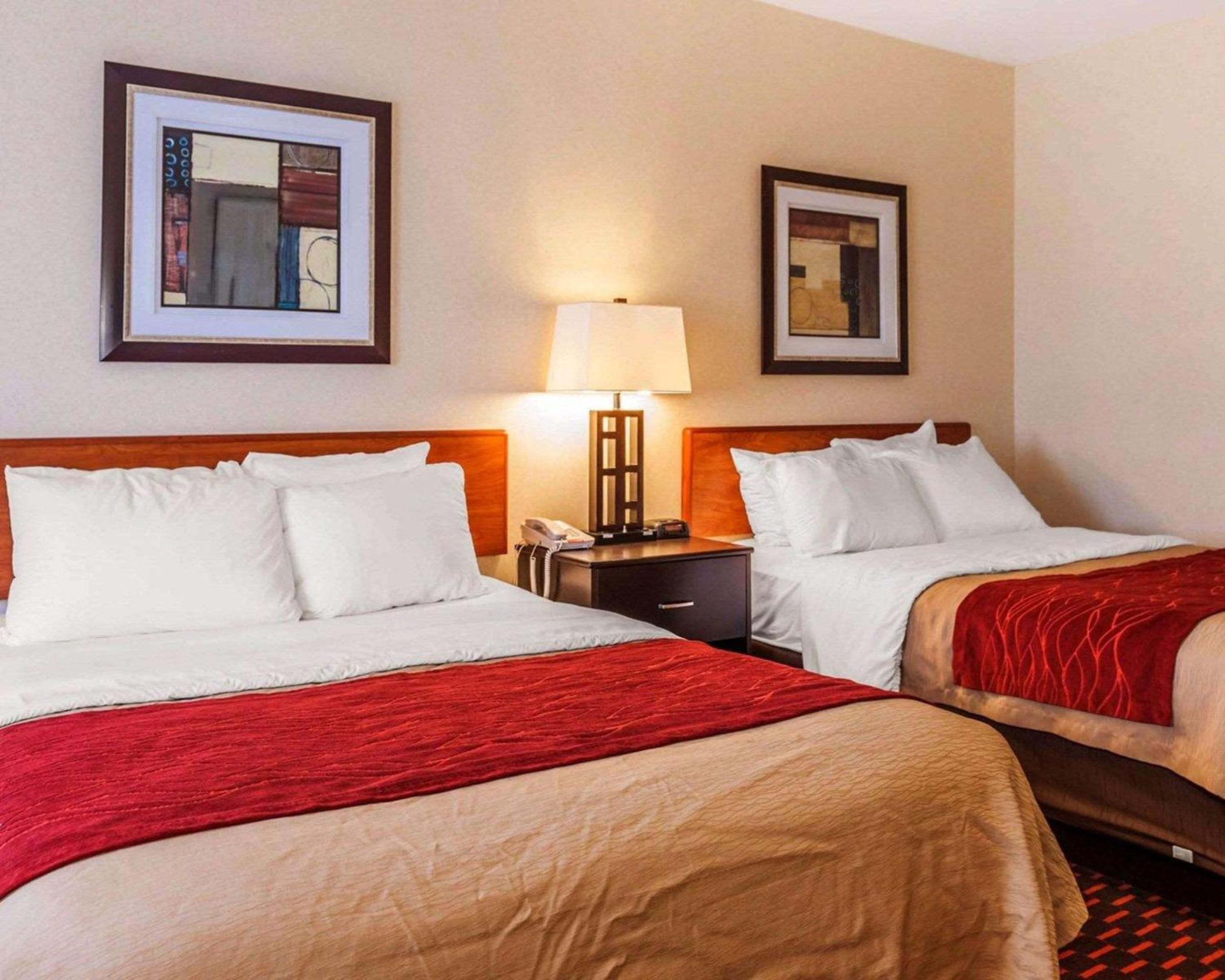 Queen Room with Two Queen Beds - Non-Smoking - Photo 1