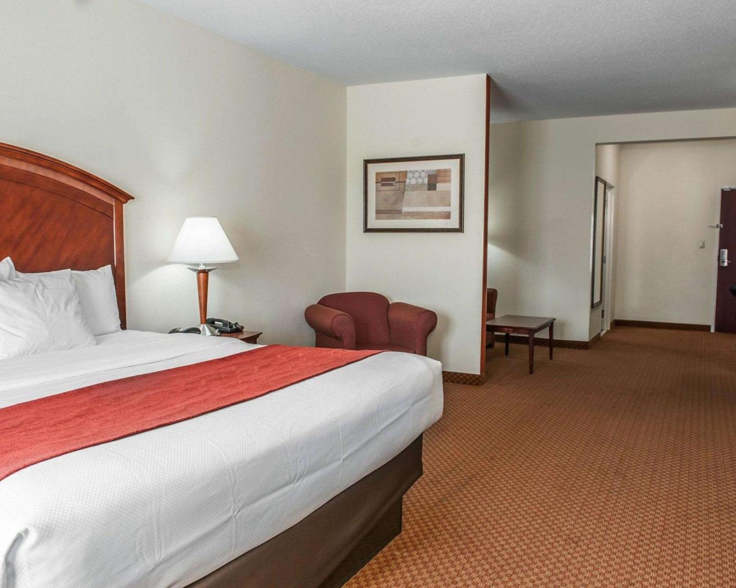 King Suite - Non-Smoking - Photo 3