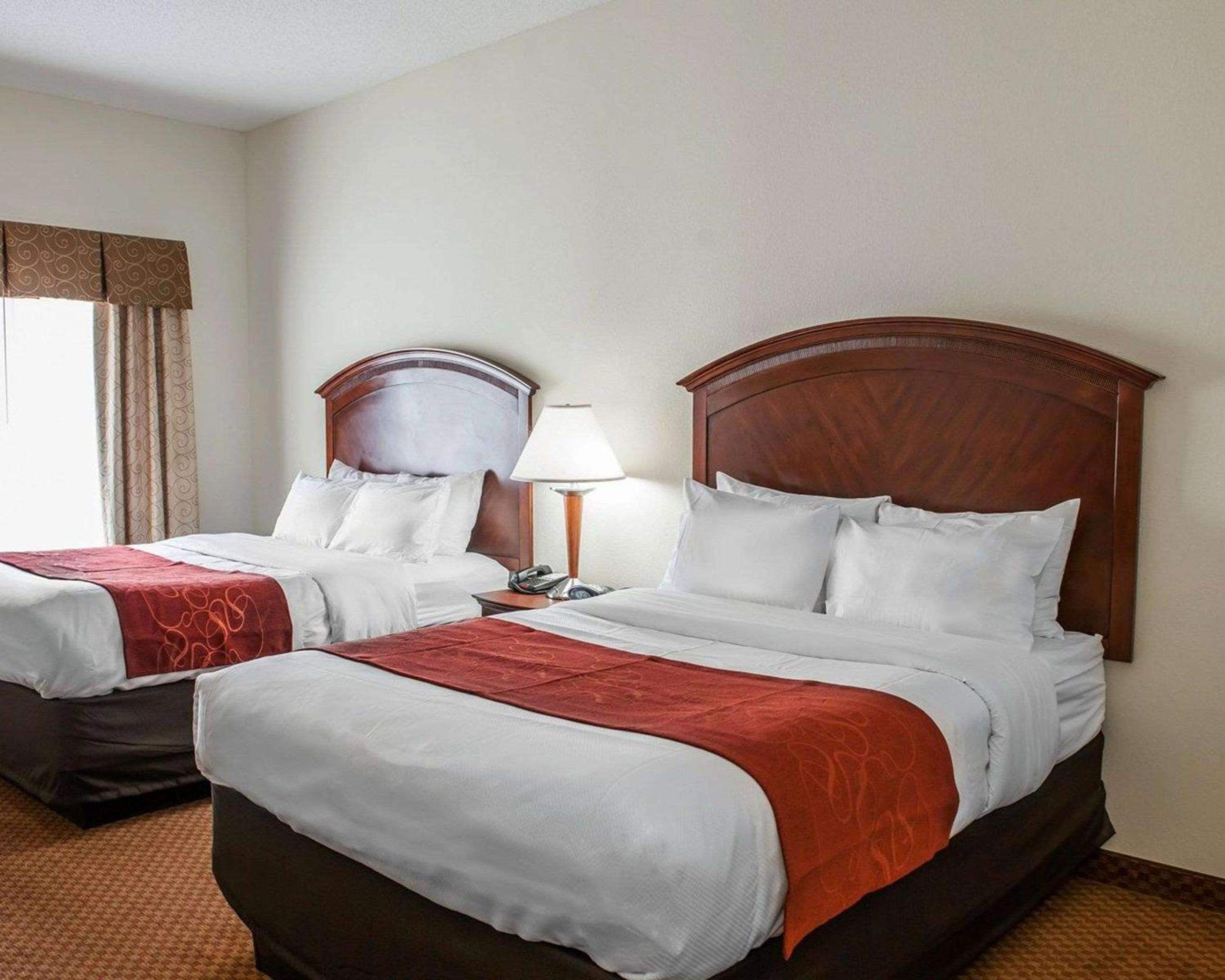 Queen Suite with Two Queen Beds - Non-Smoking - Photo 4