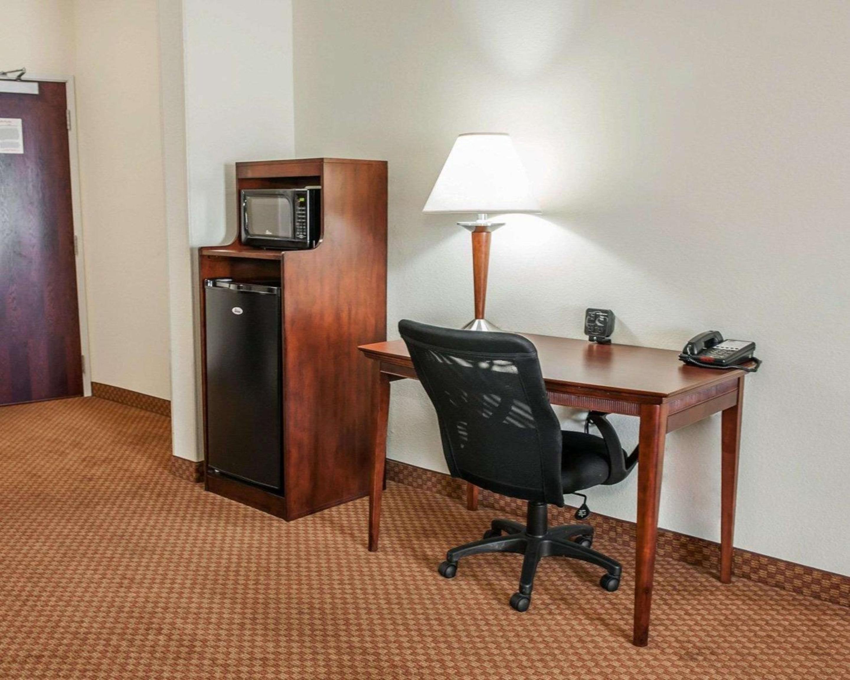 King Suite - Non-Smoking - Photo 5