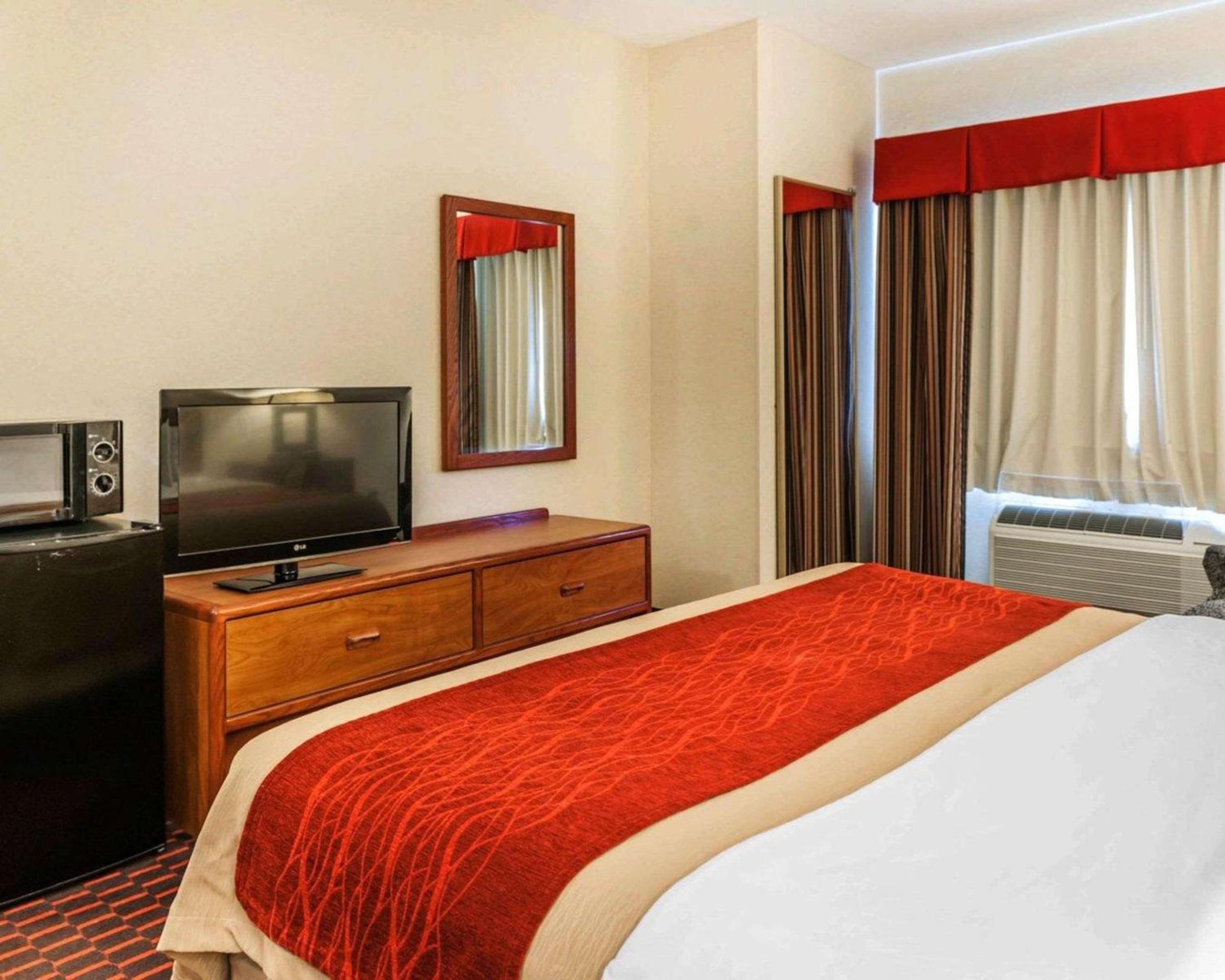 King Room - Non-Smoking - Photo 3