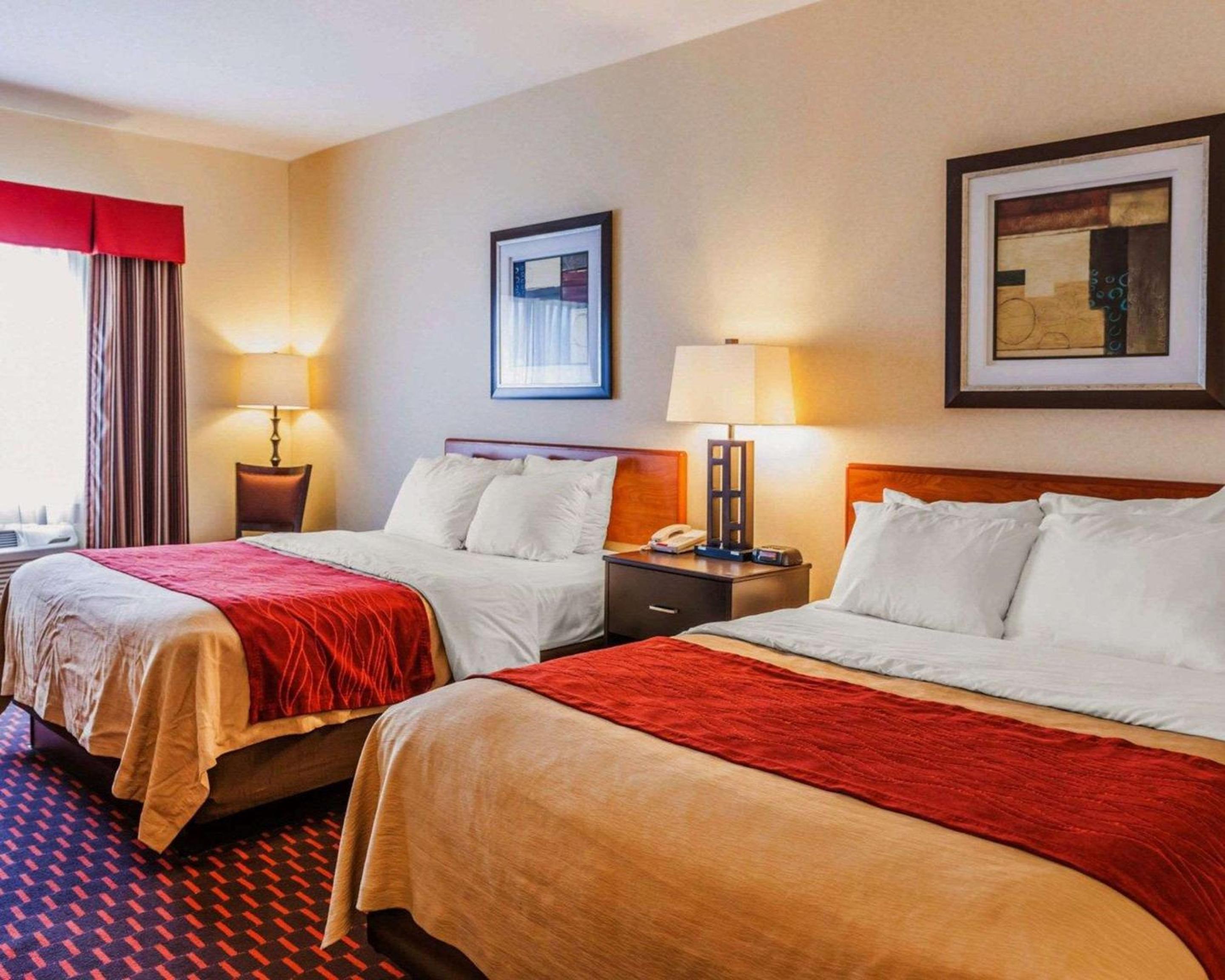 Queen Room with Two Queen Beds - Non-Smoking - Photo 3