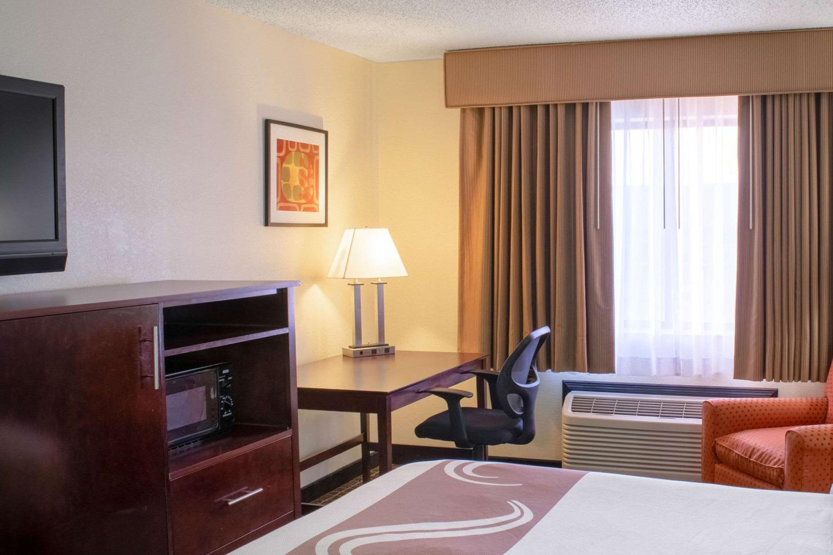 King Room - Non-Smoking - Photo 4