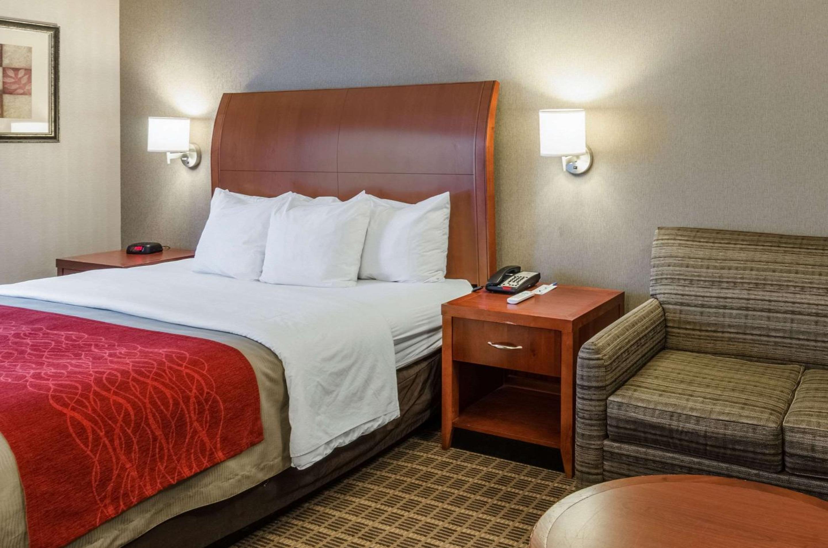 King Room - Non-Smoking - Photo 1