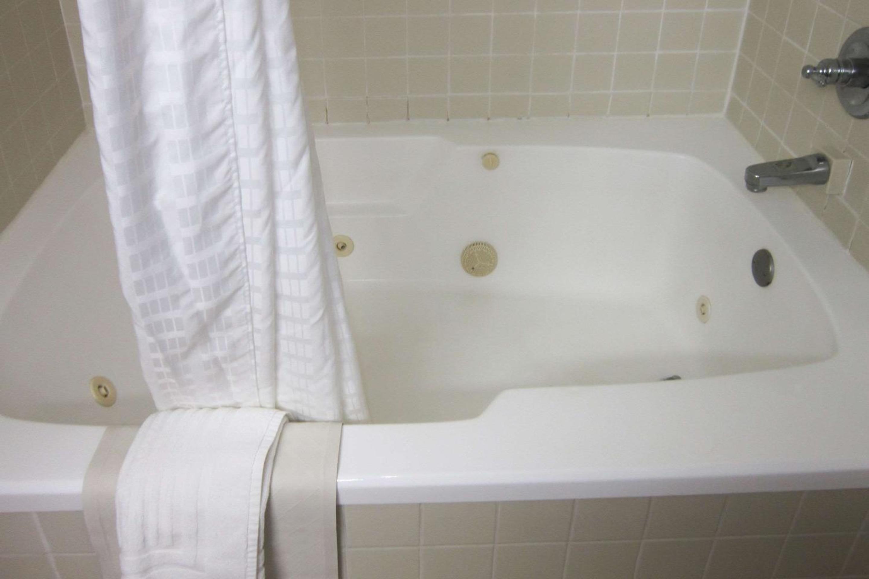 King Room with Whirlpool - First Floor/Non-Smoking - Photo 3
