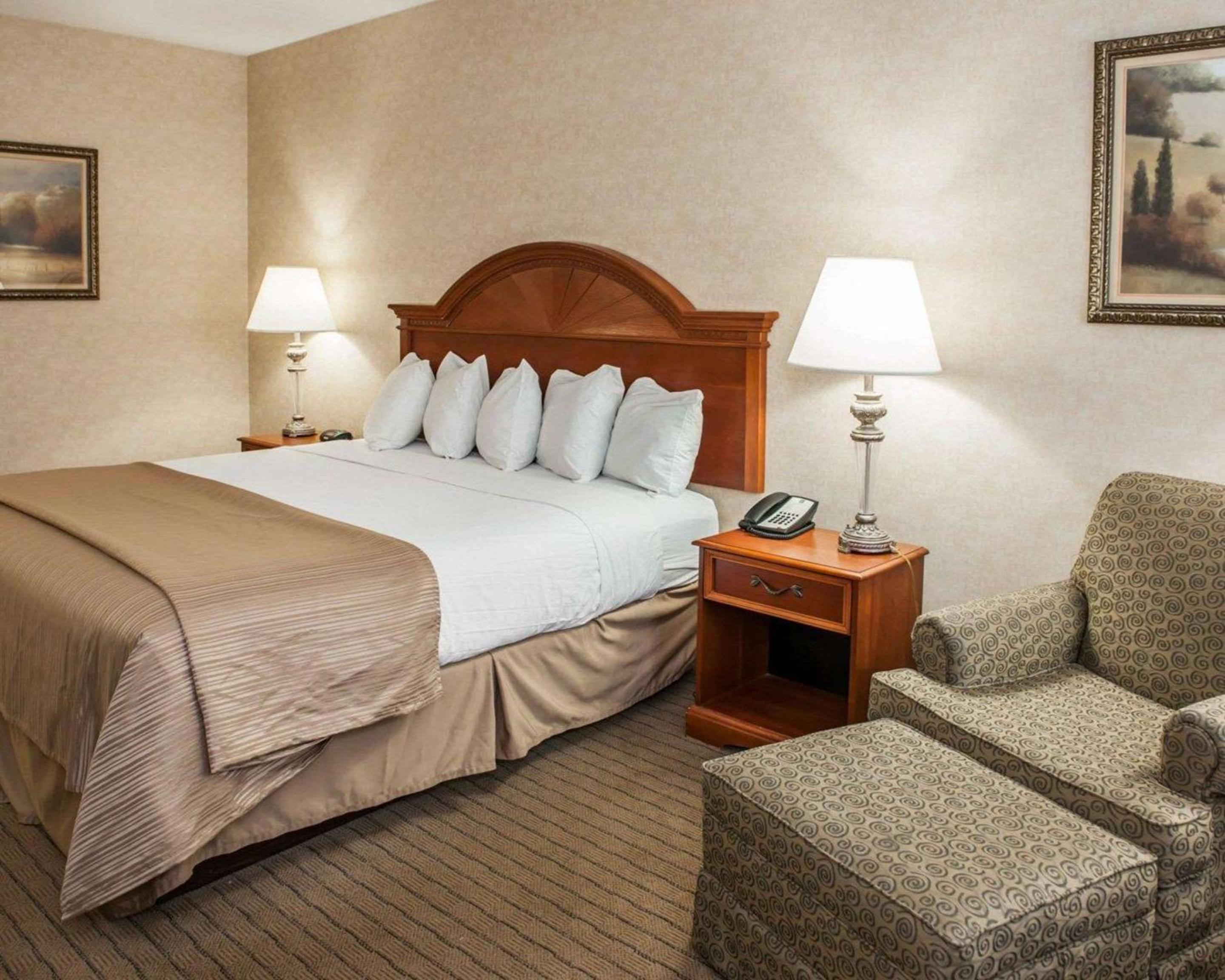 King Room - Non-Smoking - Photo 1
