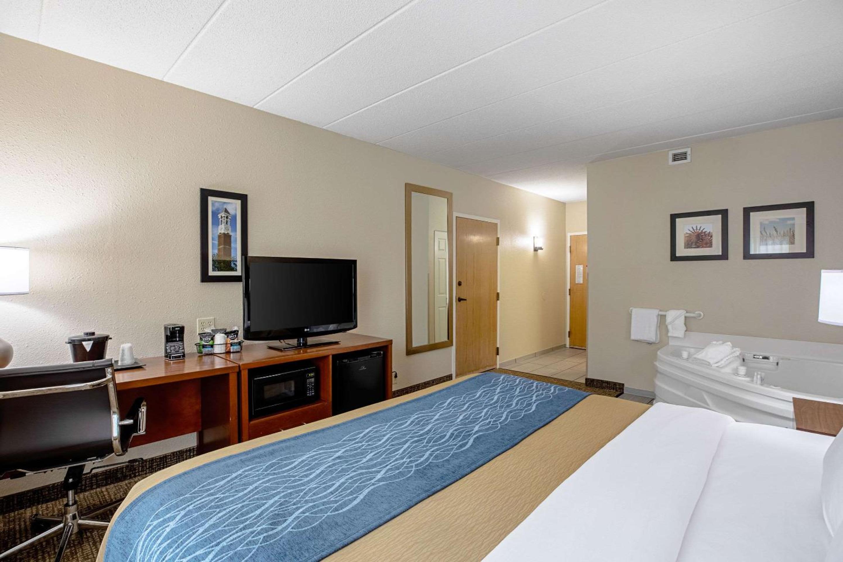 Standard King Room - Non-Smoking  - Photo 3