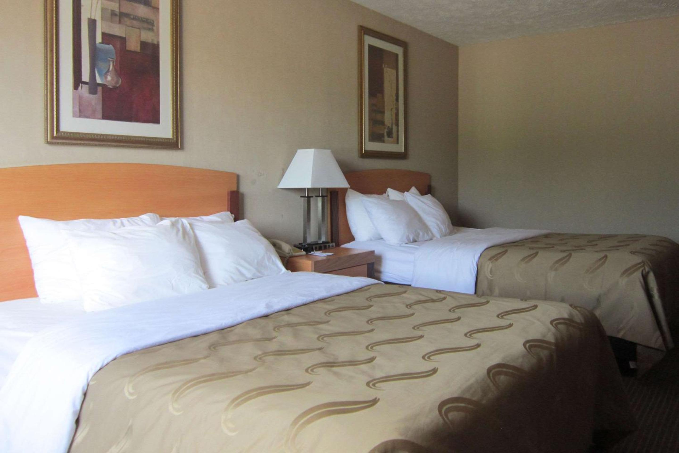 Queen Room with Two Queen Beds - Photo 3