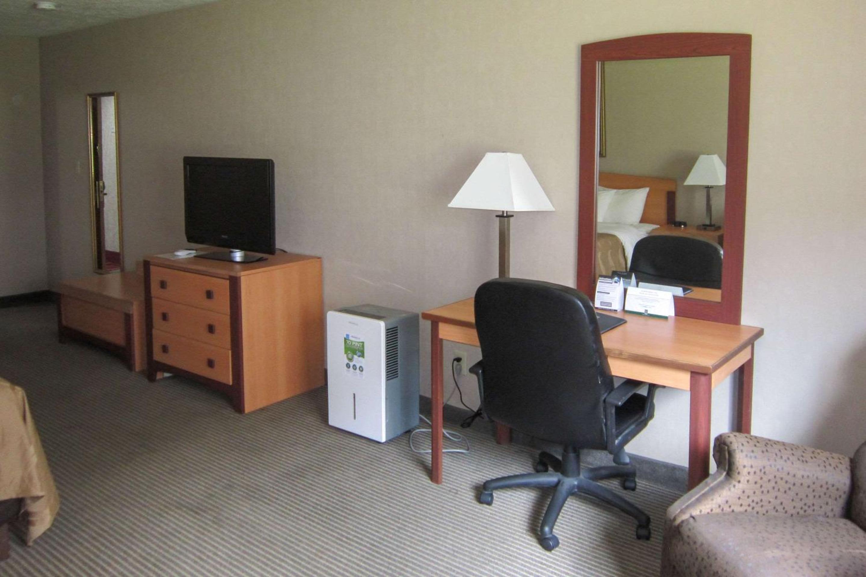 King Room - First Floor/Non-Smoking - Photo 2