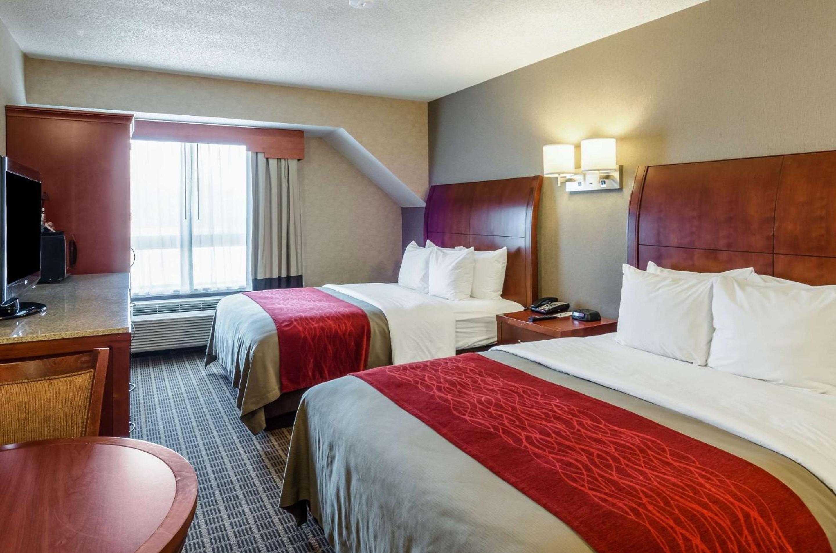 Queen Room with Two Queen Beds - Non-Smoking - Photo 4
