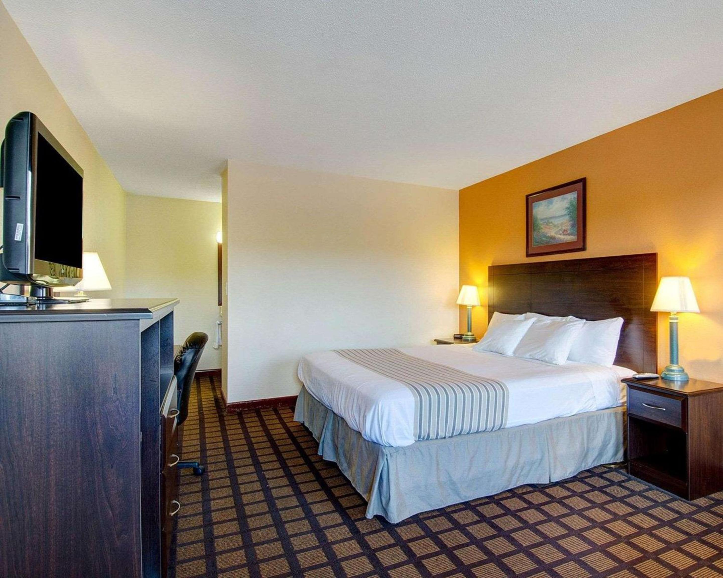 King Room - Non-Smoking - Photo 1