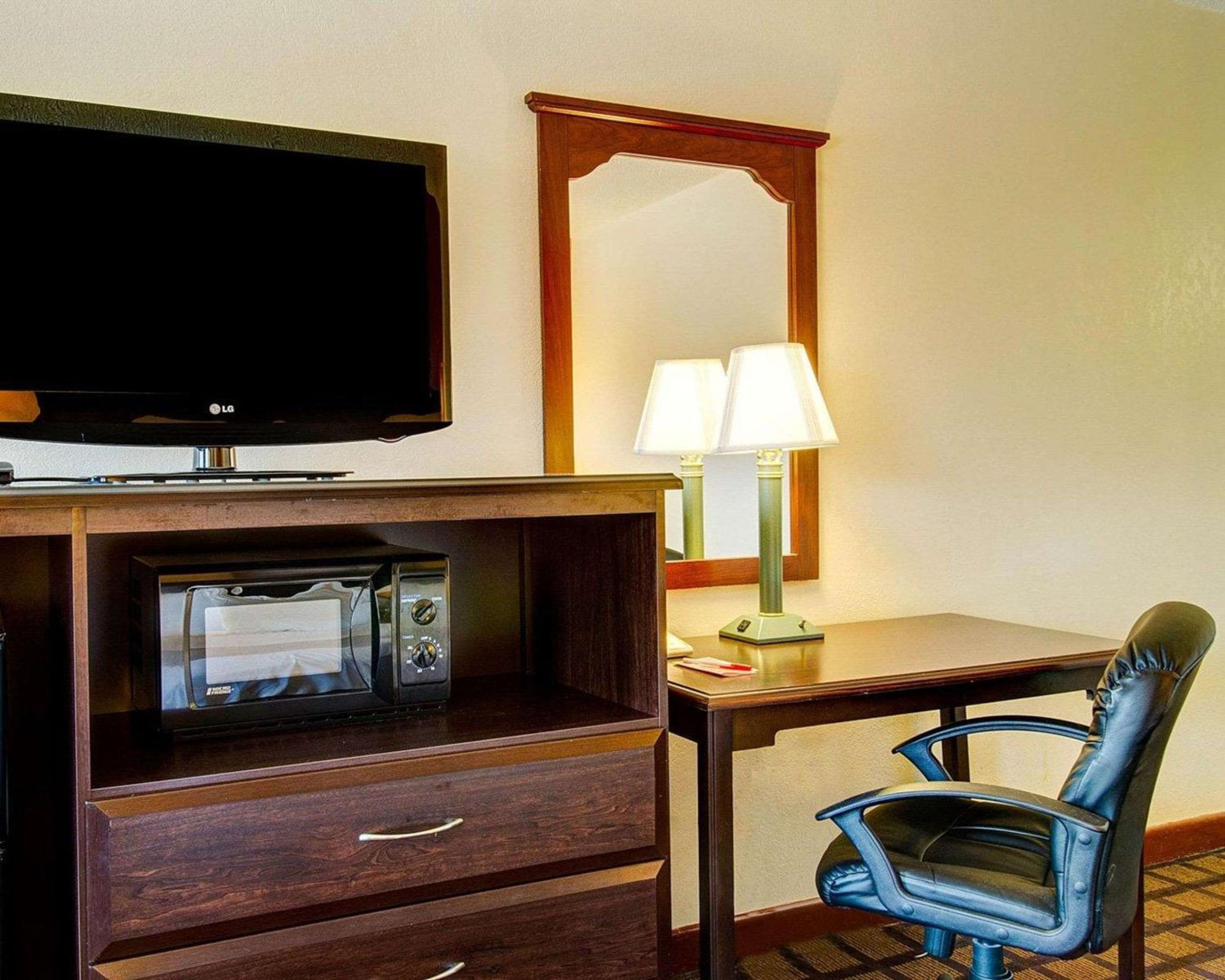 King Room - Non-Smoking - Photo 3