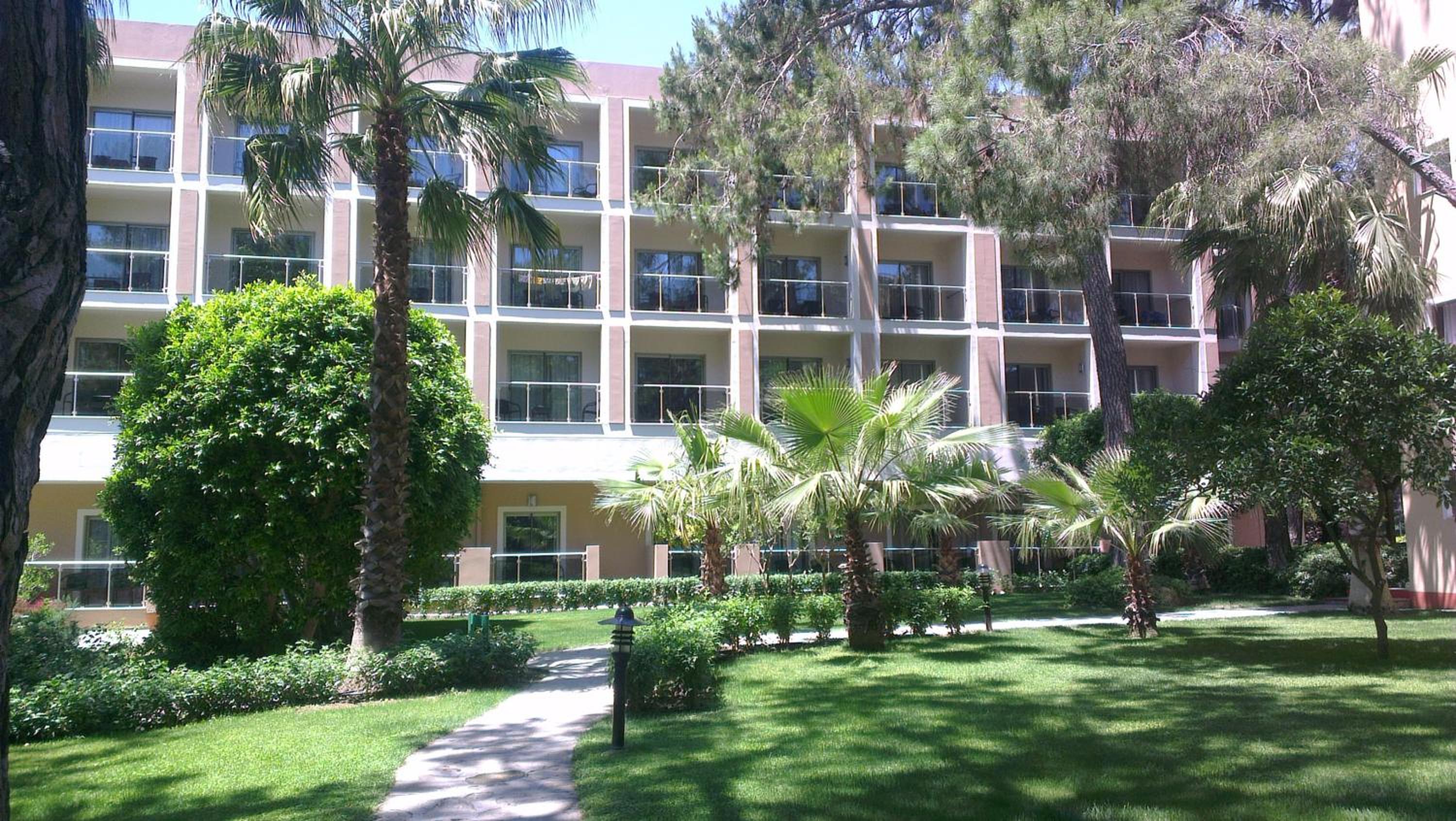 Deluxe Triple Room with Garden View photo 2