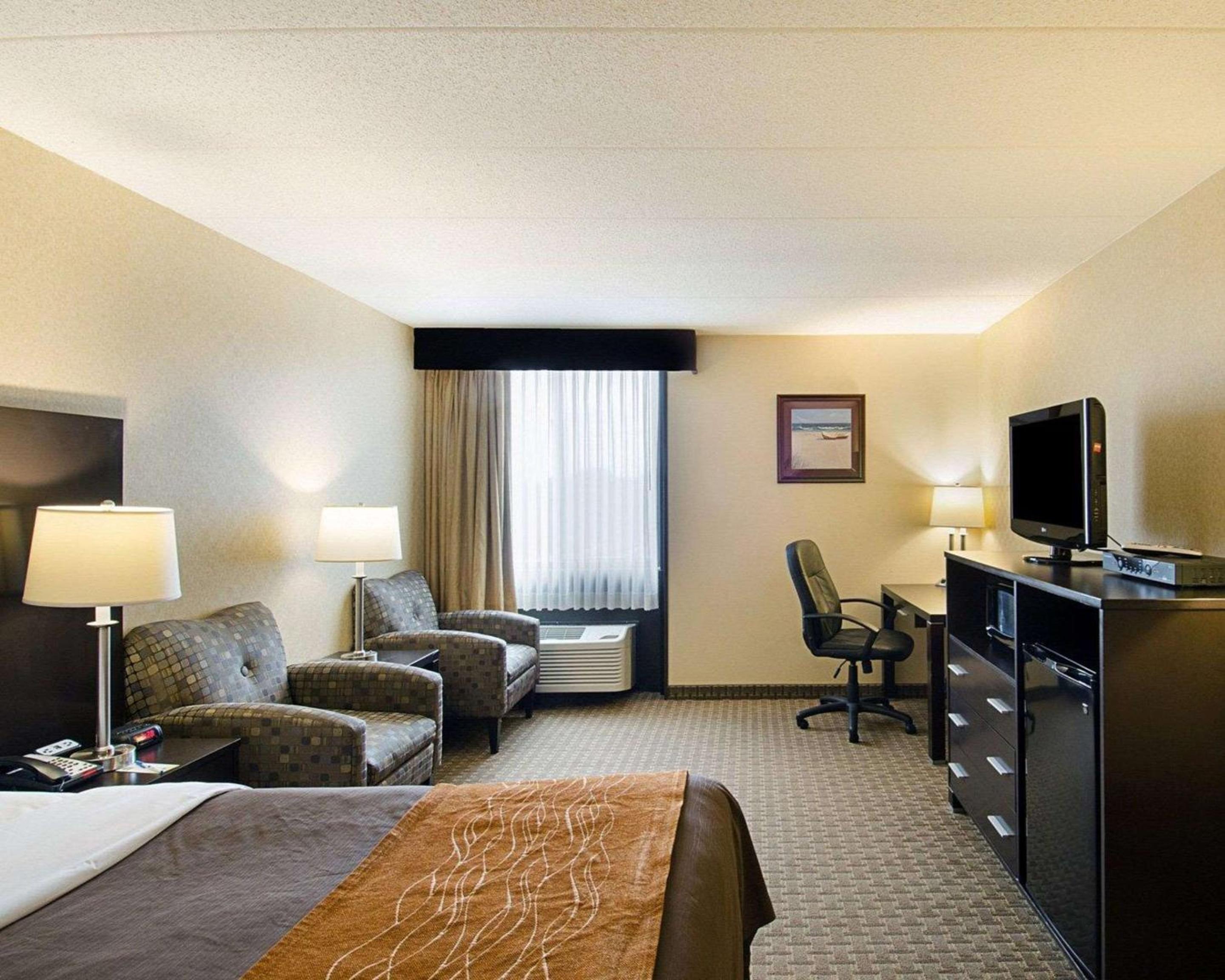 One-Bedroom King Suite - Photo 4
