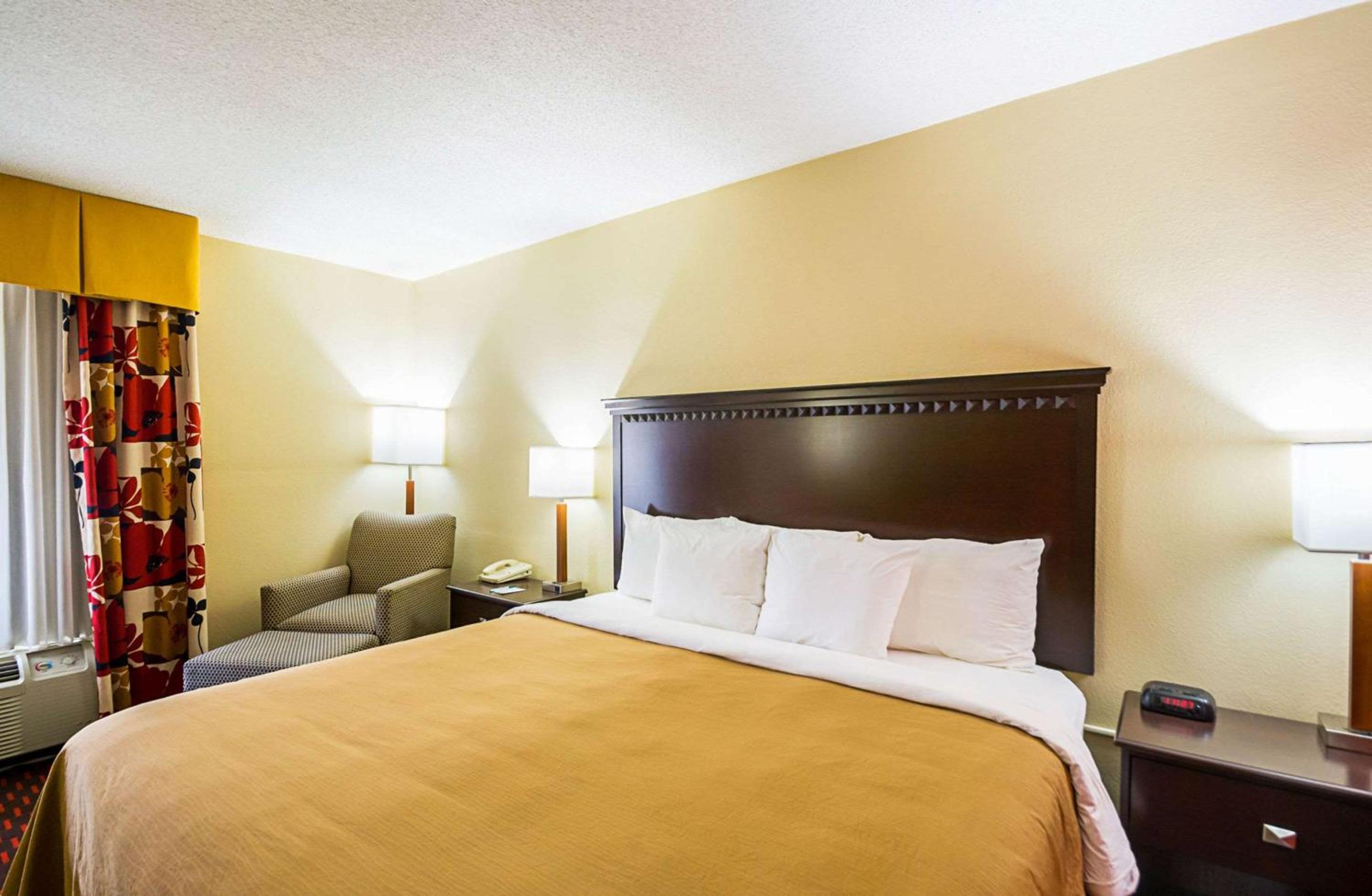 King Room - Non-Smoking - Photo 1