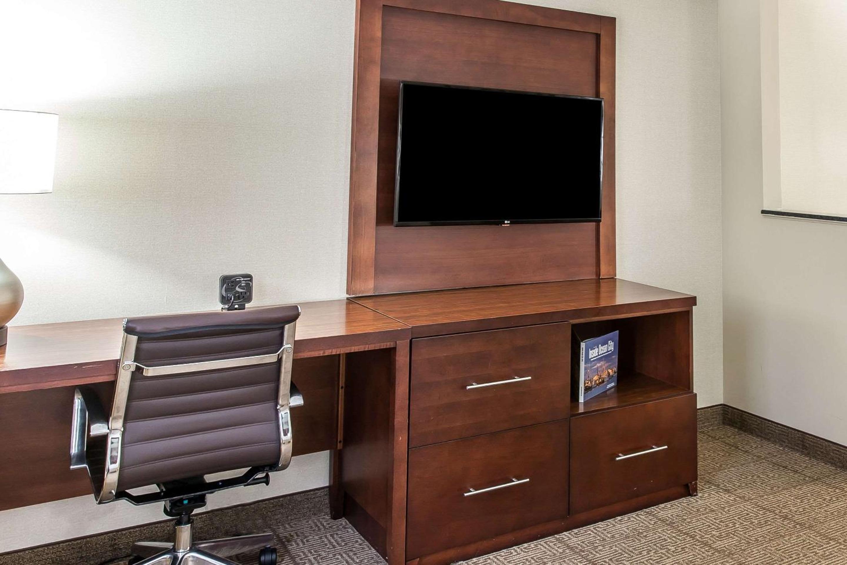 Superior King Suite - Non-Smoking - Photo 1