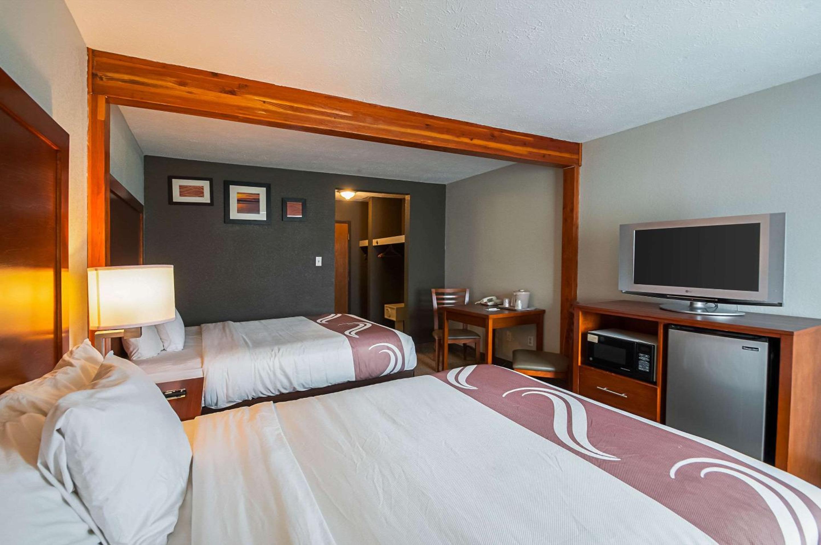 Queen Room with Two Queen Beds - Non-Smoking - Photo 1