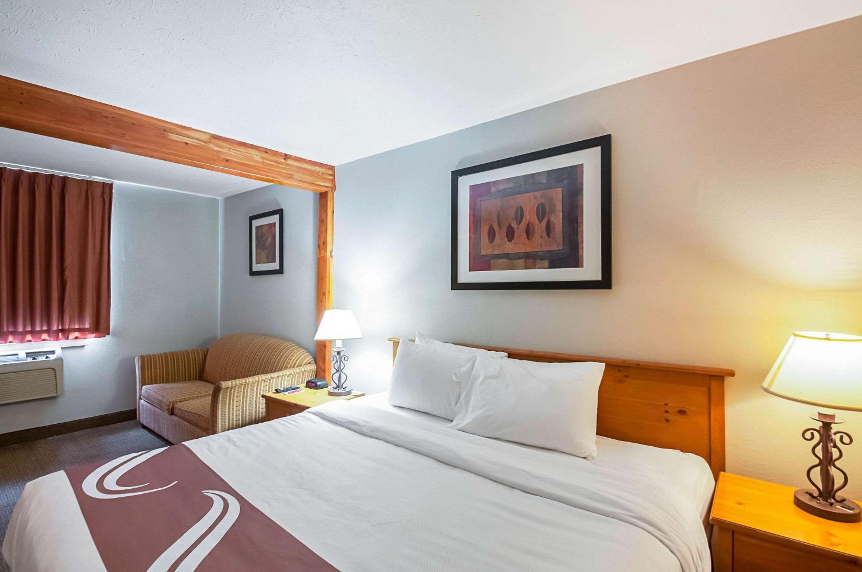 King Room with Sofa Bed - Smoking photo 1