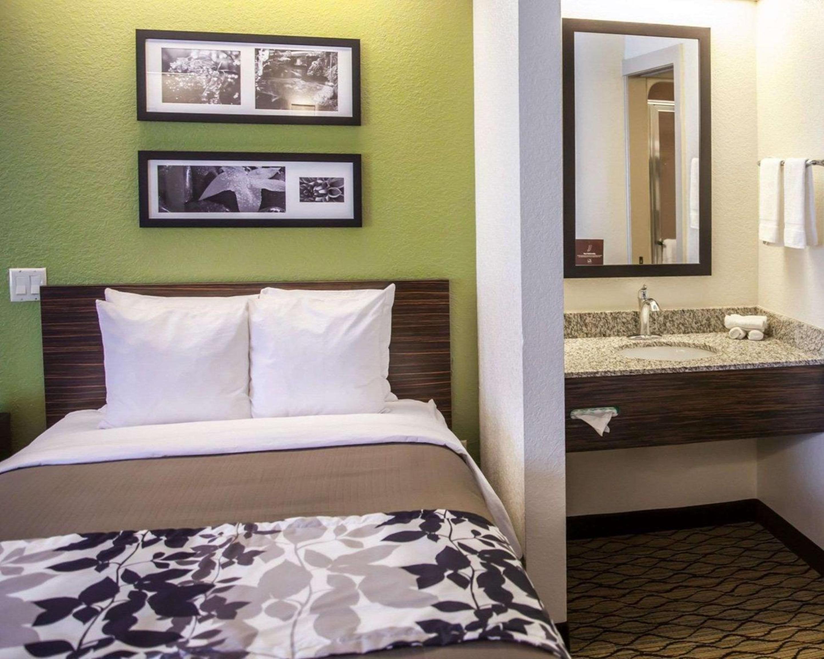 Double Room with Two Double Beds - Accessible/Non-Smoking - Photo 4