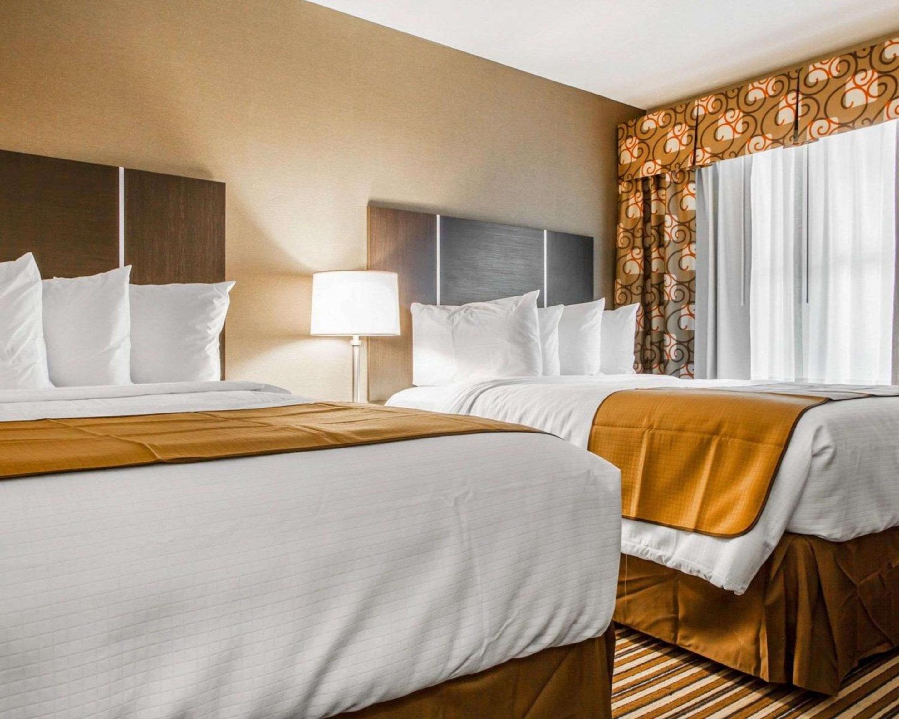 Queen Suite with Two Queen Beds - Non-Smoking - Photo 1